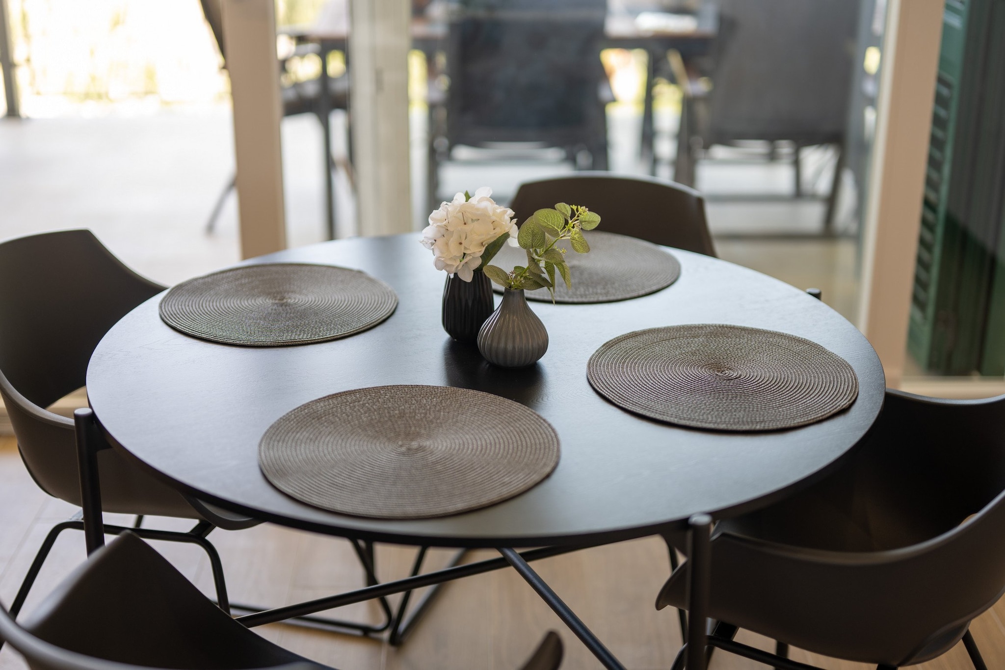 Luxury Living at Horizon Retreat - Deluxe Two Bedroom Apartment (owner  West S6)-Dining room