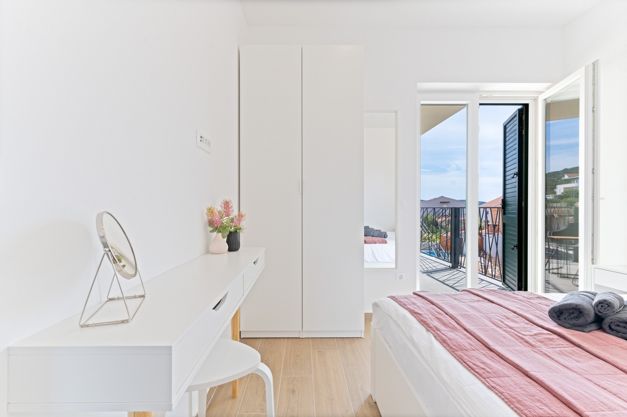 Luxury Living at Horizon Retreat - Deluxe Two Bedroom Apartment (owner  West S6)-Bedroom