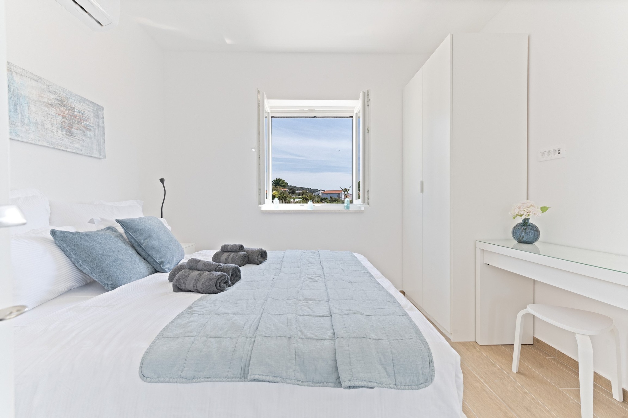 Luxury Living at Horizon Retreat - Deluxe Two Bedroom Apartment (owner  West S6)-Bedroom