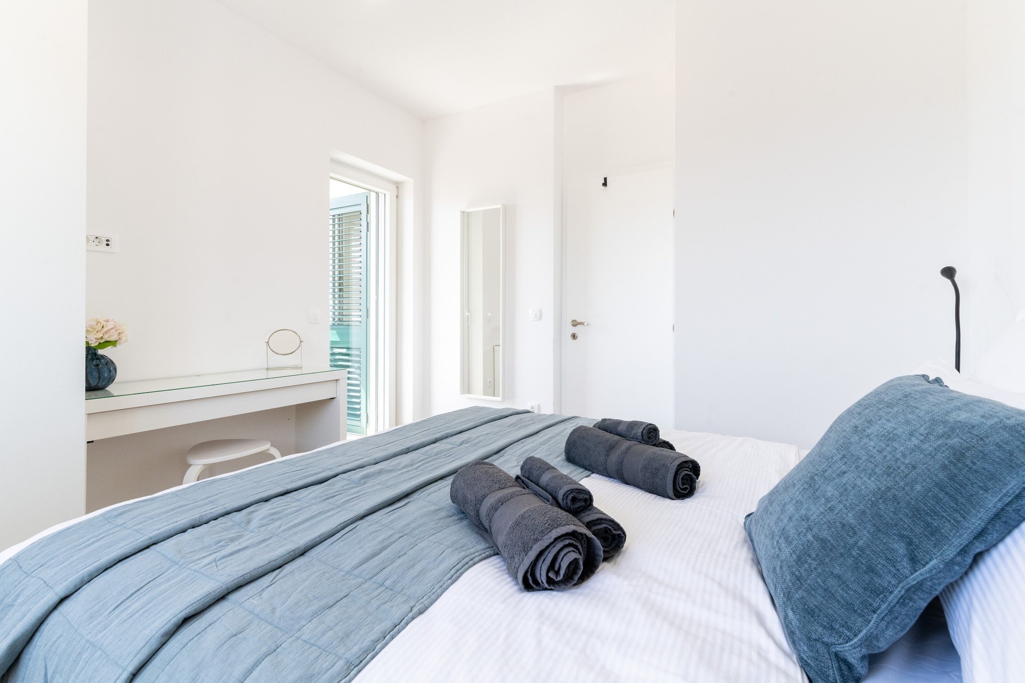 Luxury Living at Horizon Retreat - Deluxe Two Bedroom Apartment (owner  West S6)-Bedroom