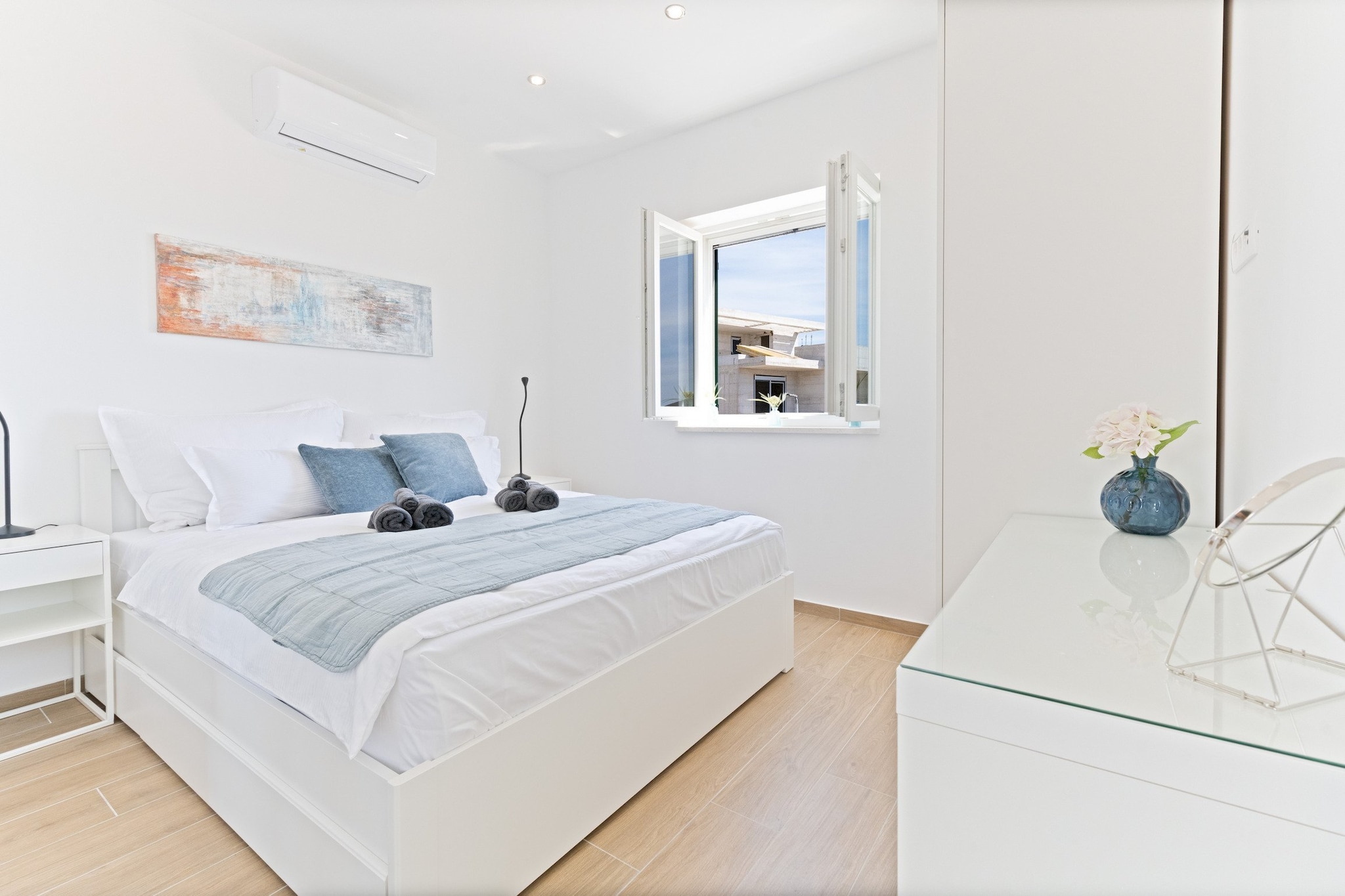 Luxury Living at Horizon Retreat - Deluxe Two Bedroom Apartment (owner  West S6)-Bedroom