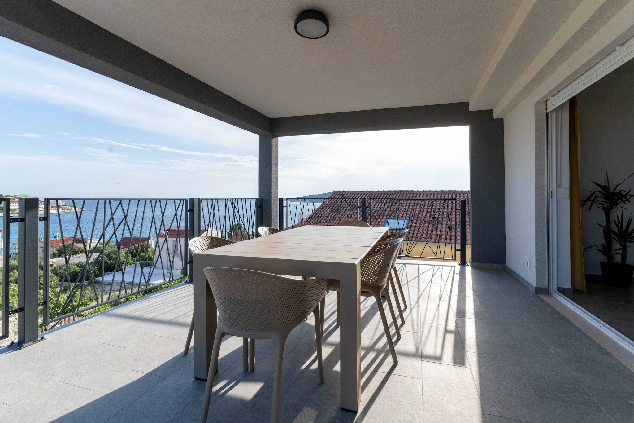 Luxury Living at Horizon Retreat - Comfort Three Bedroom Apartment (owner Central S8)-Terrace balcony