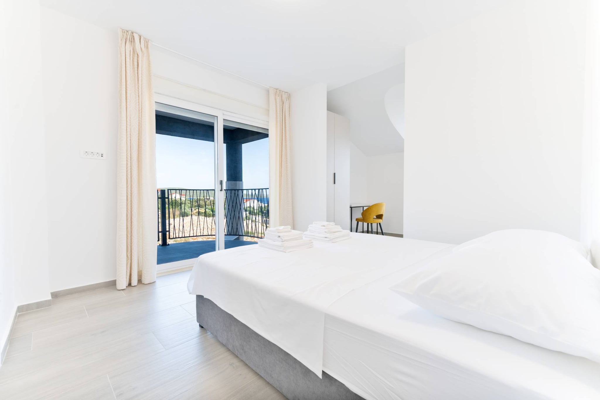 Luxury Living at Horizon Retreat - Comfort Three Bedroom Apartment (owner Central S8)-Bedroom