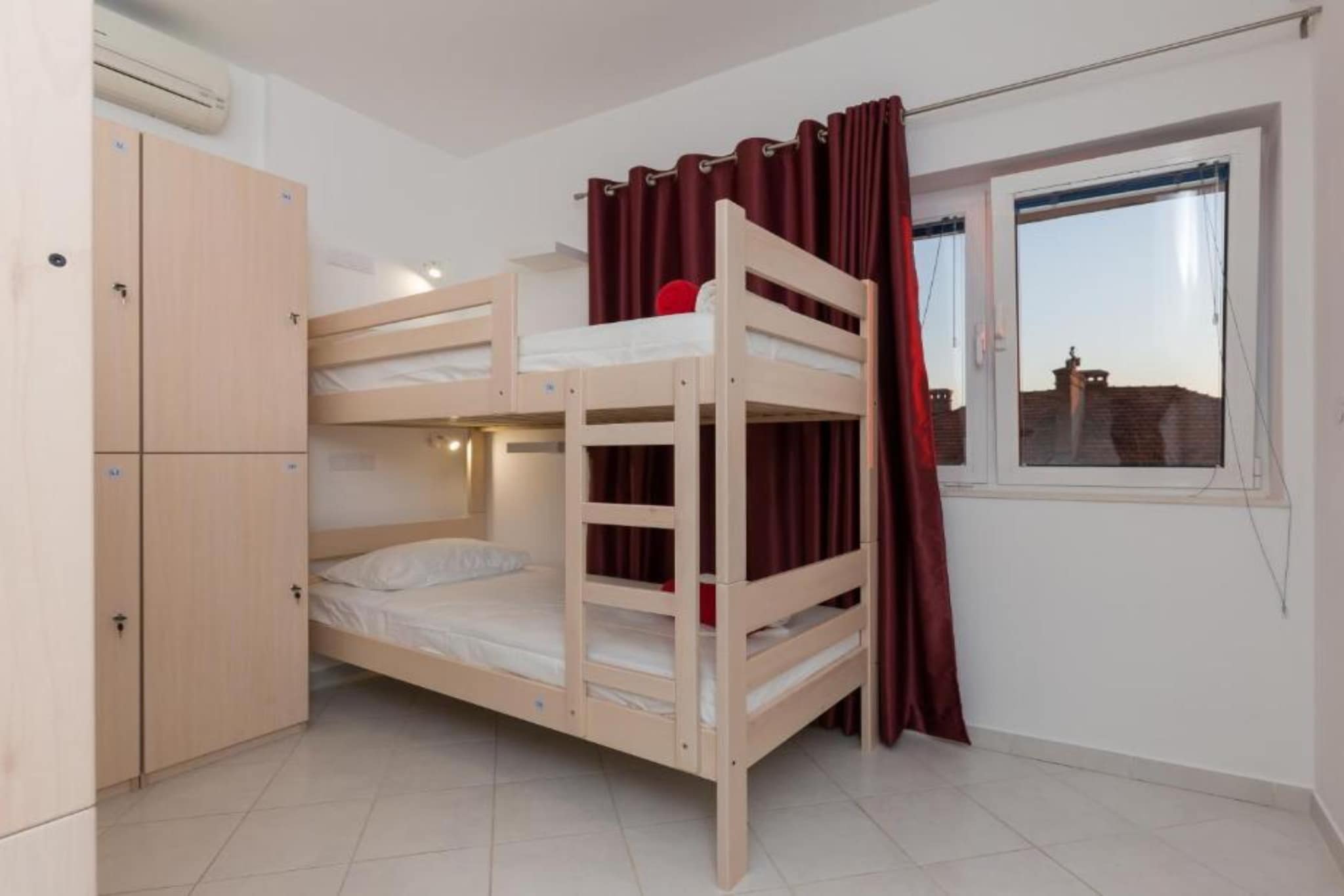 Hostel Free Bird - Bed in Four Bed Mixed Dormitory Room 2  (C)-Bedroom
