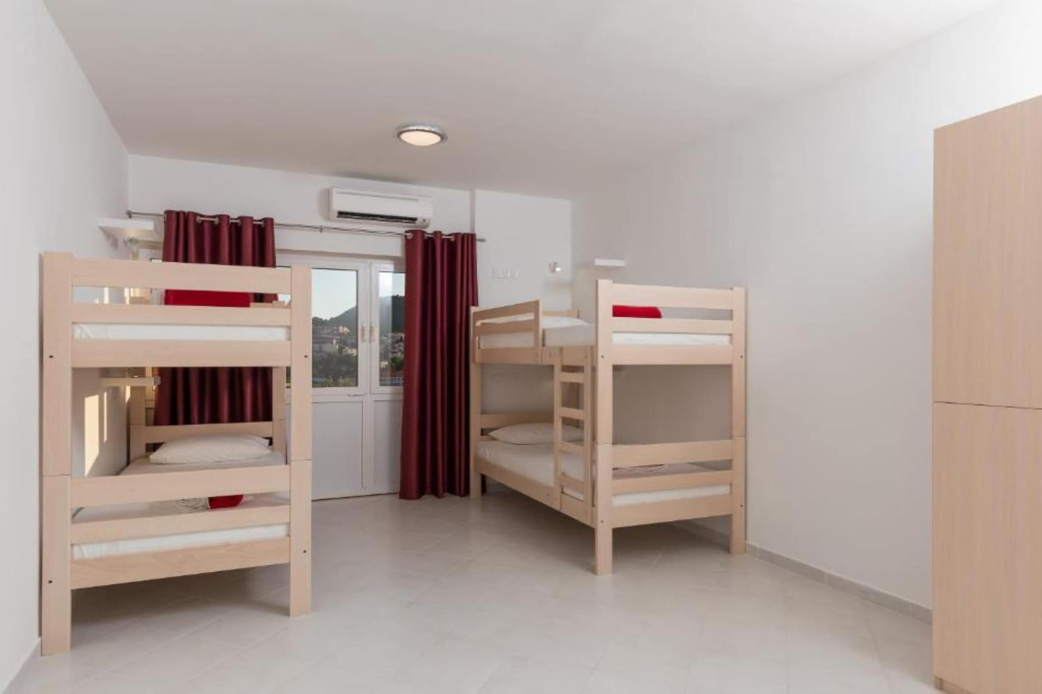 Hostel Free Bird - Bed in Four Bed Mixed Dormitory Room 2  (C)-Bedroom