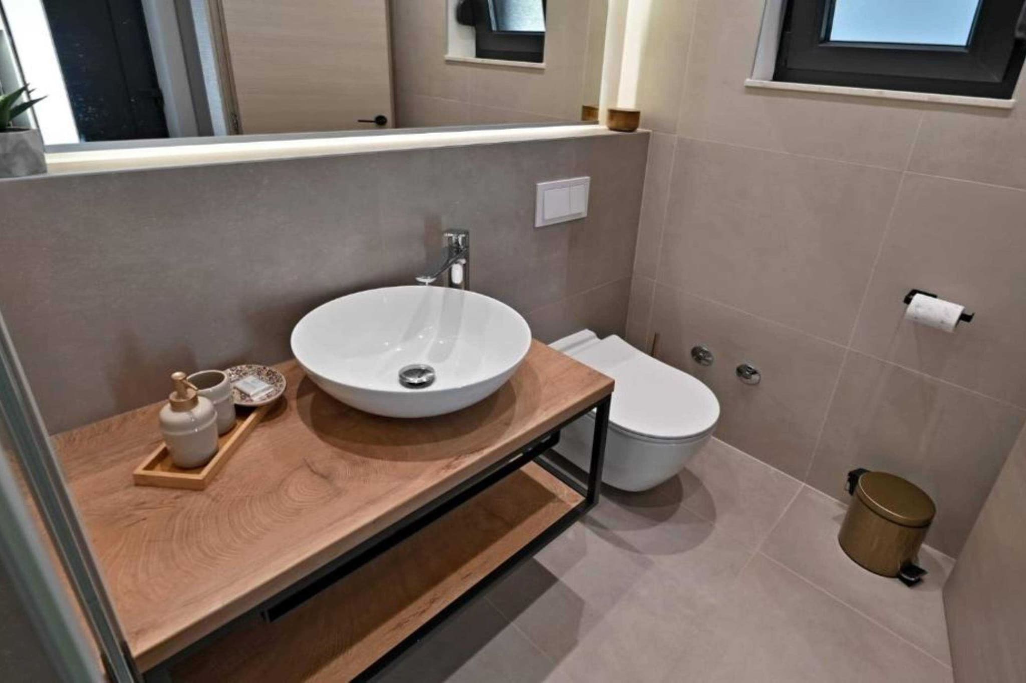 Luxury Slatine Apartments with Terrace and Garden - One Bedroom Apartment with Terrace-Salle de bain