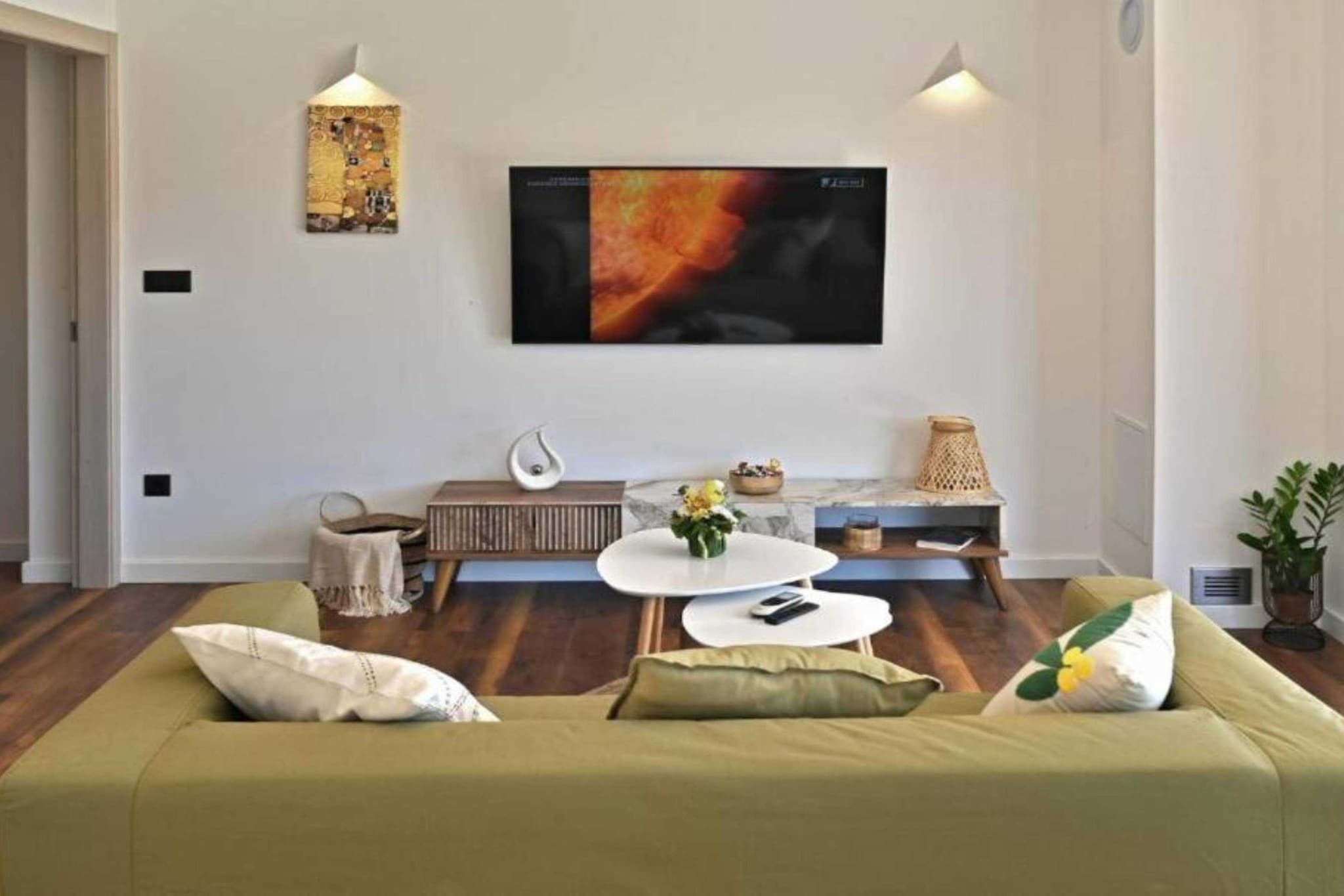 Luxury Slatine Apartments with Terrace and Garden - Two Bedroom Apartment with Terrace-Salon