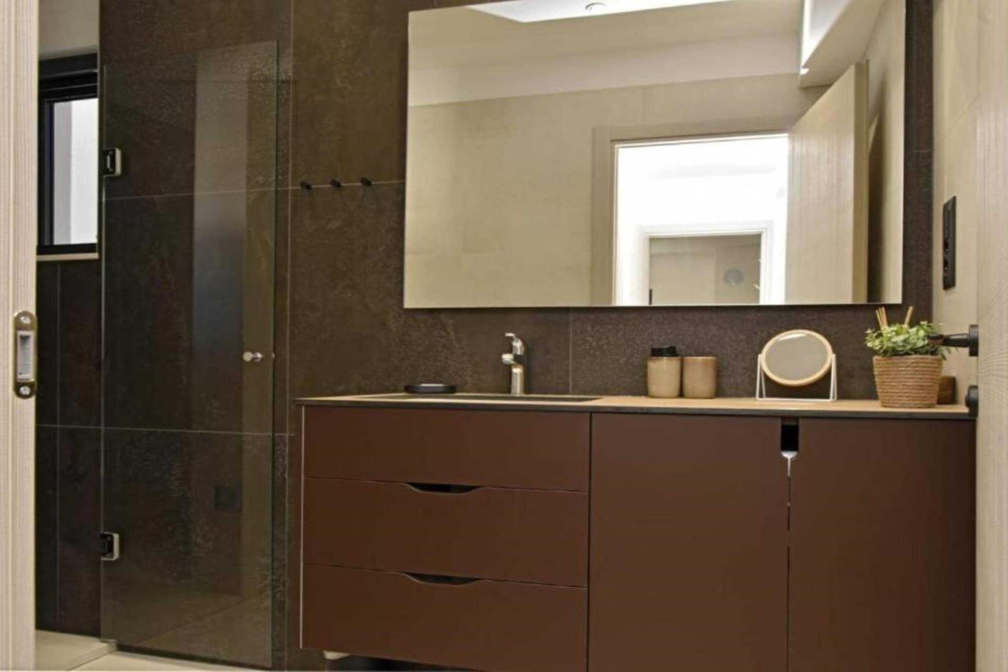 Luxury Slatine Apartments with Terrace and Garden - Two Bedroom Apartment with Terrace-Salle de bain