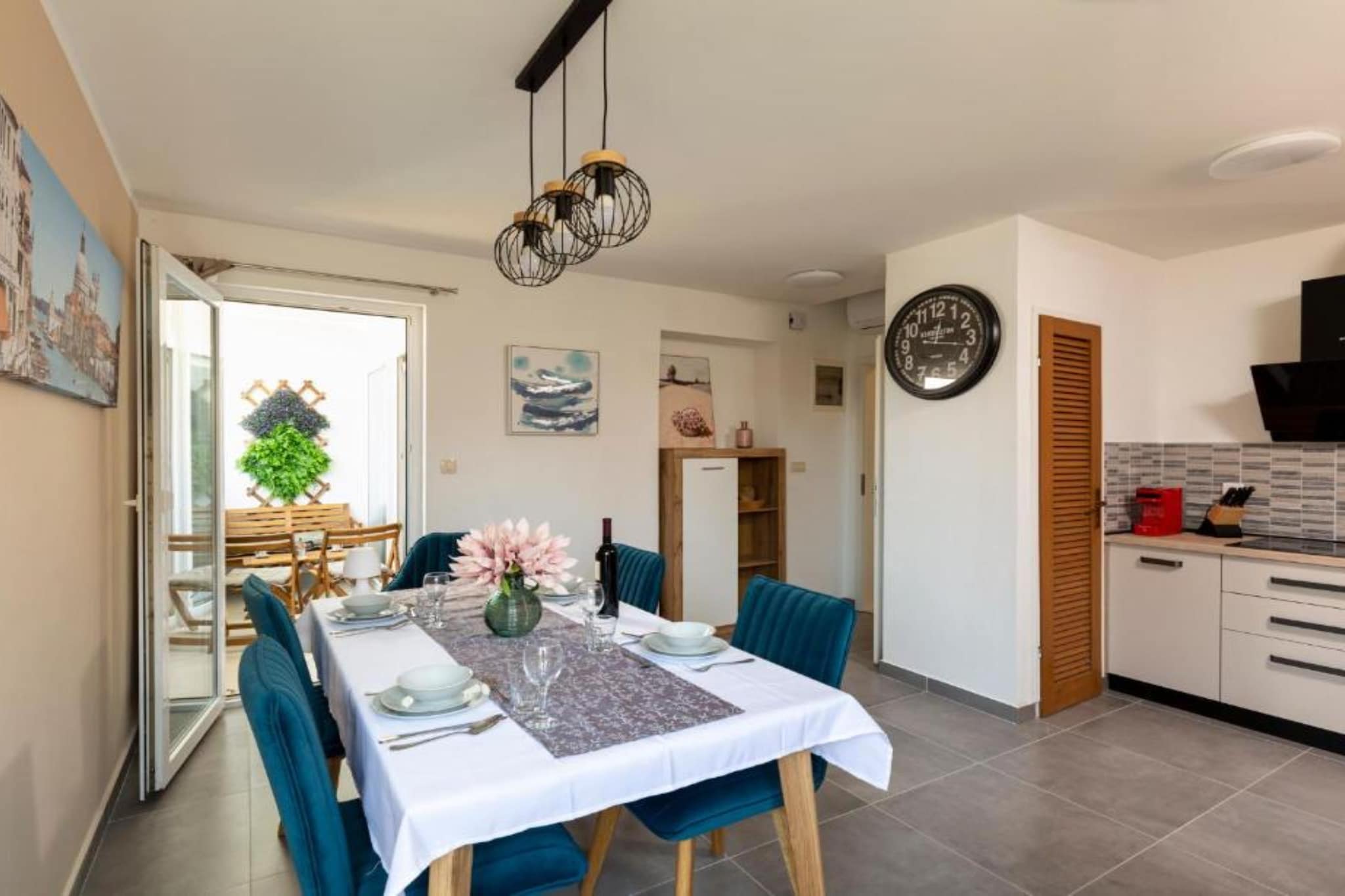Charming Apartment Sant Elia - Two Bedroom Apartment-Dining room