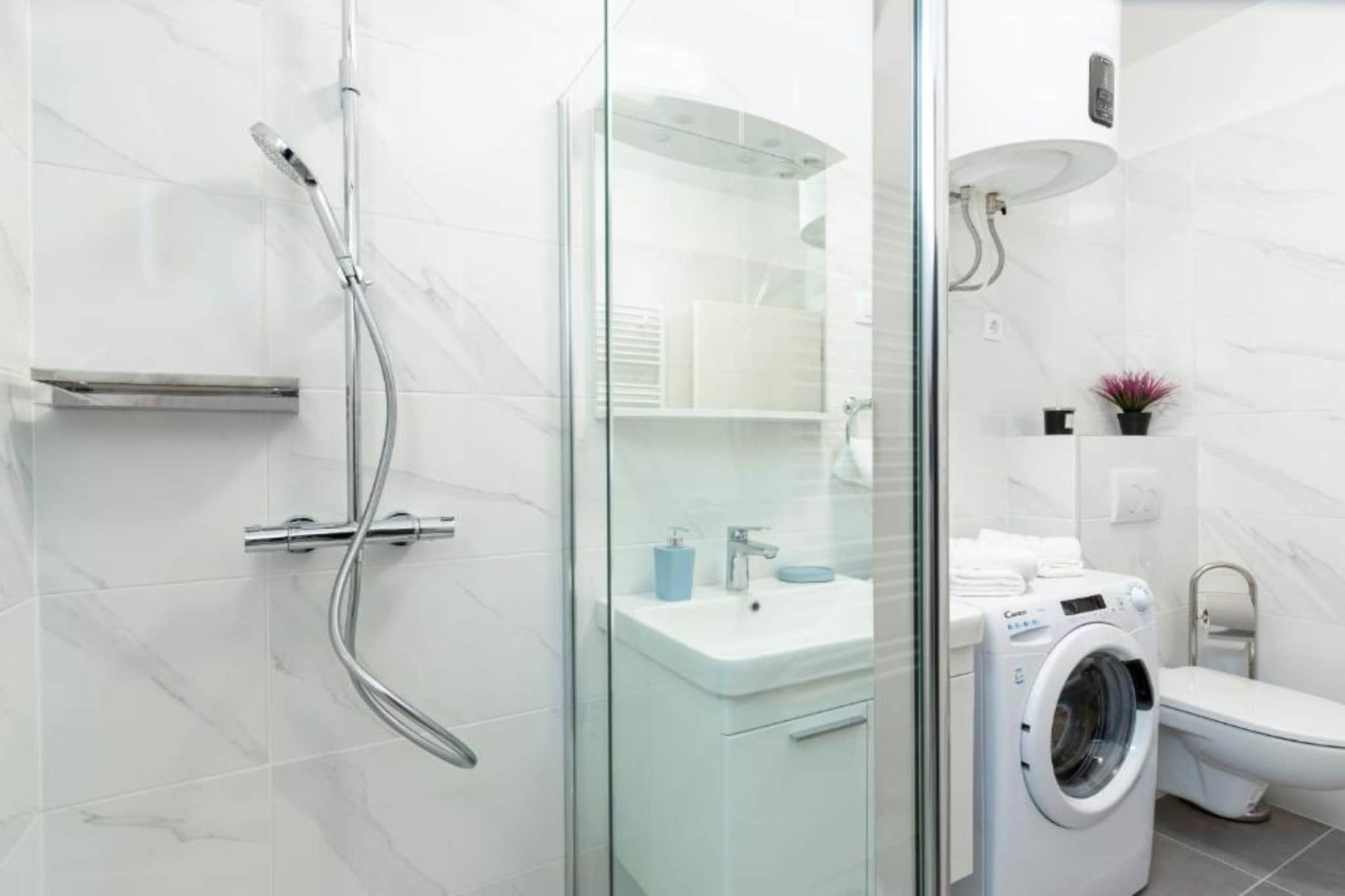 Charming Apartment Sant Elia - Two Bedroom Apartment-Bathroom