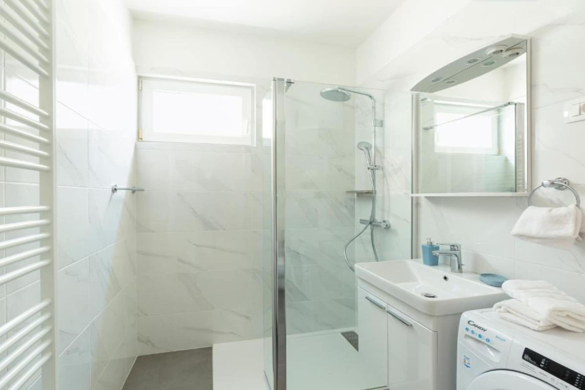 Charming Apartment Sant Elia - Two Bedroom Apartment-Bathroom