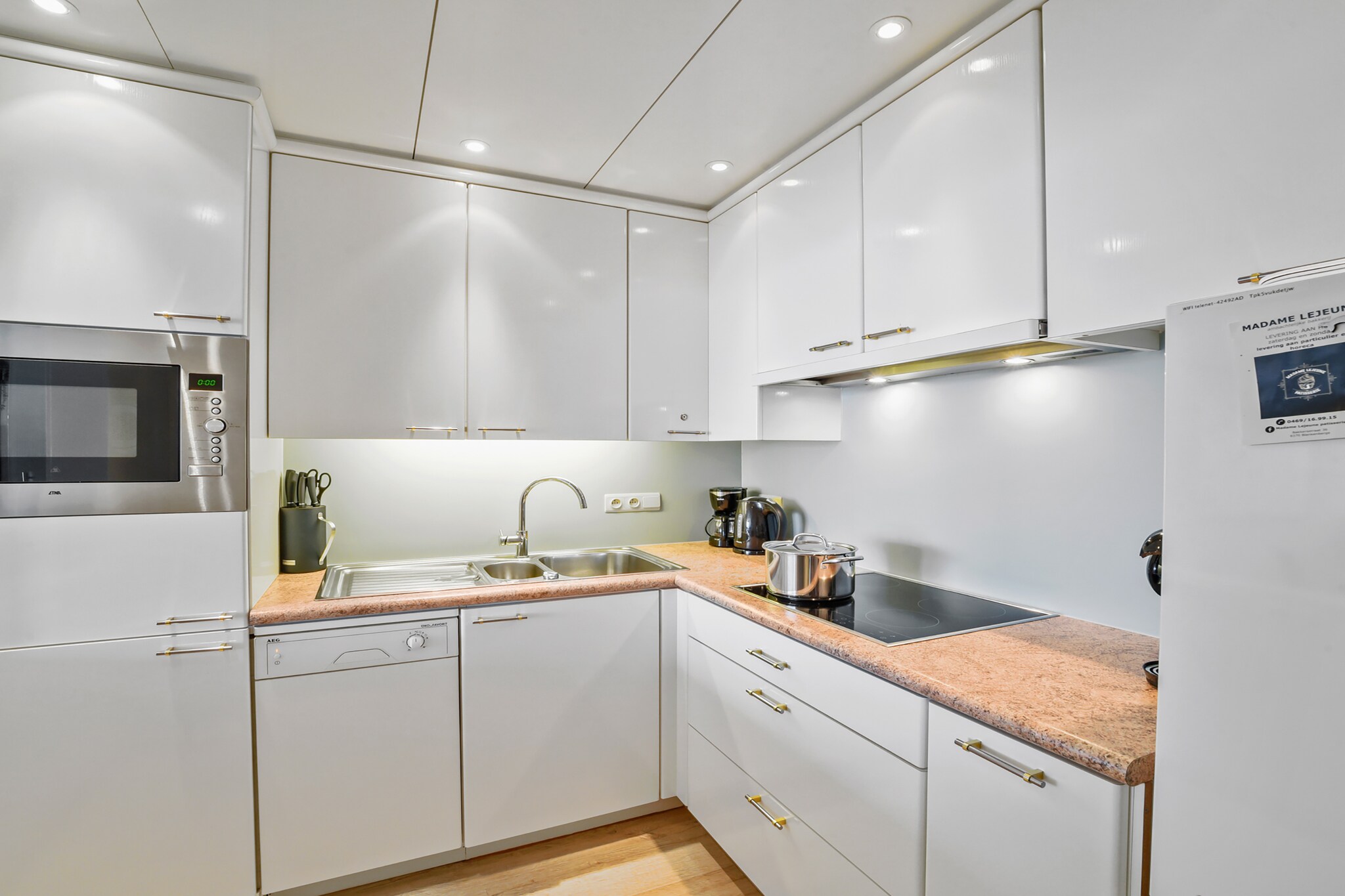 Ground floor: (Living room(TV, dining table, seating area, balcony), Kitchen(toaster, coffee machine, oven, microwave, dishwasher, fridge, freezer, Juicer), bedroom(double bed(twin duvet, 160 x 200 cm)), bedroom(double bed(twin duvet, 160 x 200 cm)), bathroom(shower, hairdryer), toilet(guest toilet), Internet access, tumble dryer, washing machine, terrace, lift, iron)