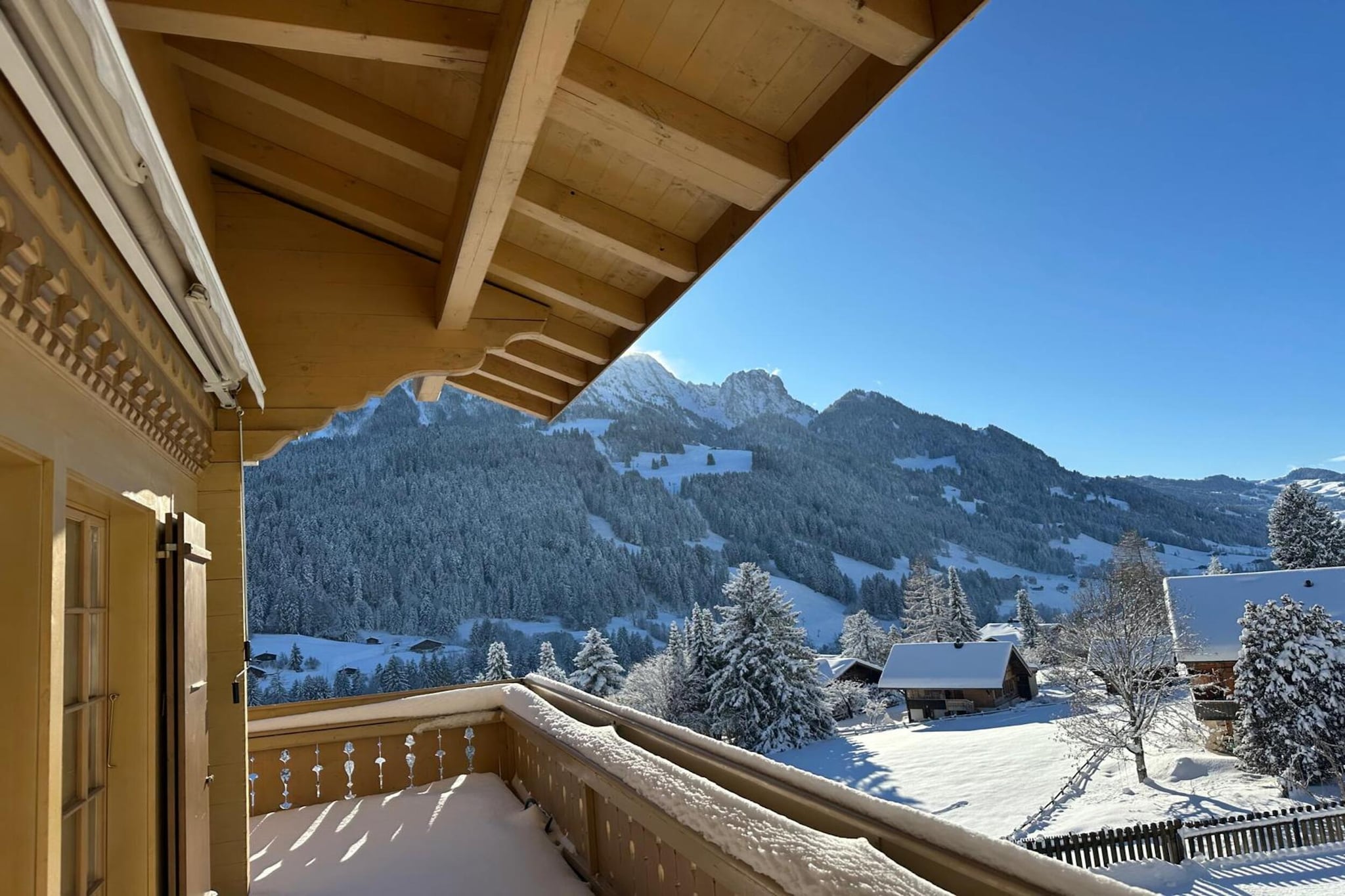 Marvelous Luxurious Furnished Flat with Outstanding Views-Uitzicht winter