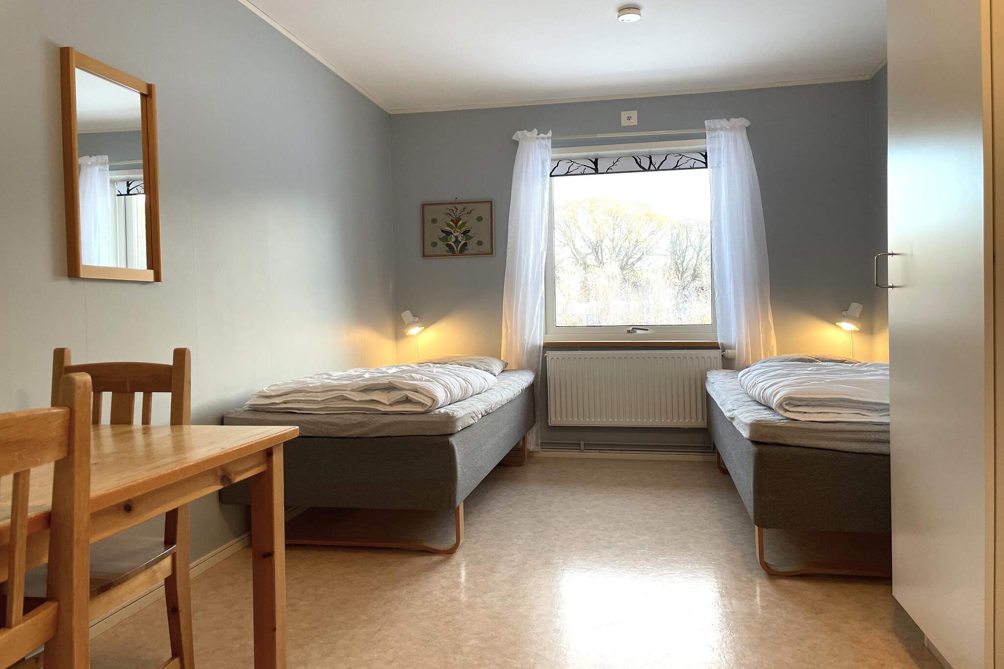 Trebäddsrum med WC och delad dusch-Binnen