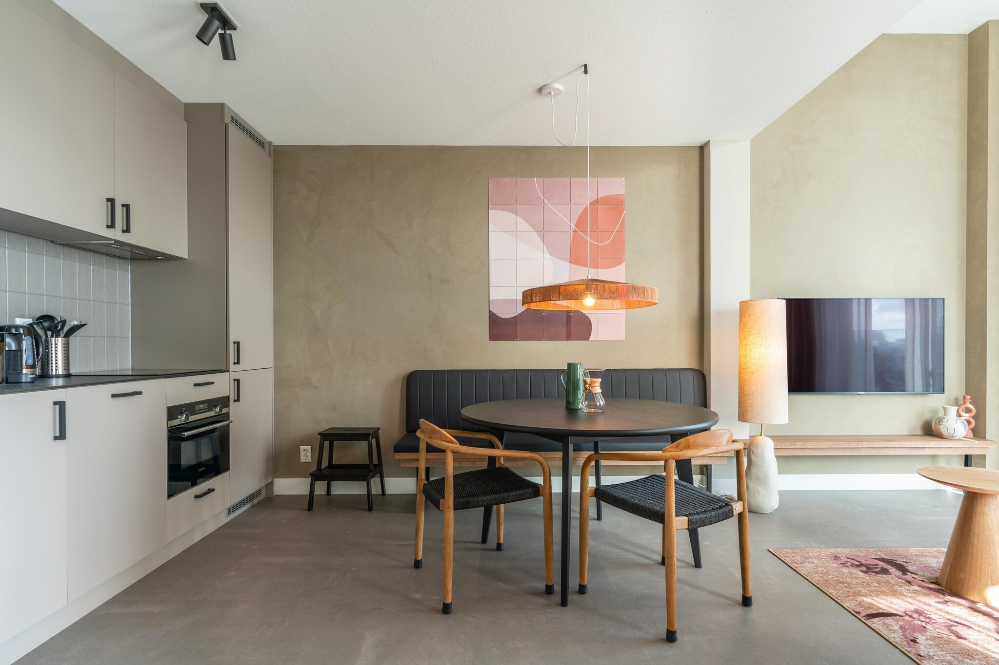 These 1-bedroom apartments, each spanning nearly 60 m², are situated on the fifth, sixth, and seventh floors, offering stunning panoramic views of the city. Designed to accommodate up to 2 guests, these apartments are ideal for both short and long stays. The interior boasts a perfect blend of natural colors, materials, and modern technology, creating an inviting and comfortable atmosphere. The fully equipped kitchen, cozy dining area, and comfortable sofa, along with a large SMART TV with Chromecast, ensure a relaxing environment. The bedroom features a comfortable bed, a second SMART TV with Chromecast, a desk, and ample closet space.
The spacious bathroom includes a shower, a sink with drawers, and a heated mirror, while a separate toilet is also available. For added convenience, there is a dedicated laundry room with a washing machine and dryer. Large windows provide breathtaking city views, and on warmer days, guests can enjoy the outdoors on the spacious terrace. The apartment is designed to offer both comfort and functionality, with a strong focus on sustainability, as electricity and heat are primarily generated by solar panels, emphasizing the environmentally friendly features of BizStay Walden.
Guests at BizStay Walden enjoy access to a range of amenities, including a welcoming lobby with tea and coffee making facilities and a free fitness room. On-street parking is available for a fee, and private parking can be arranged on request, subject to availability.