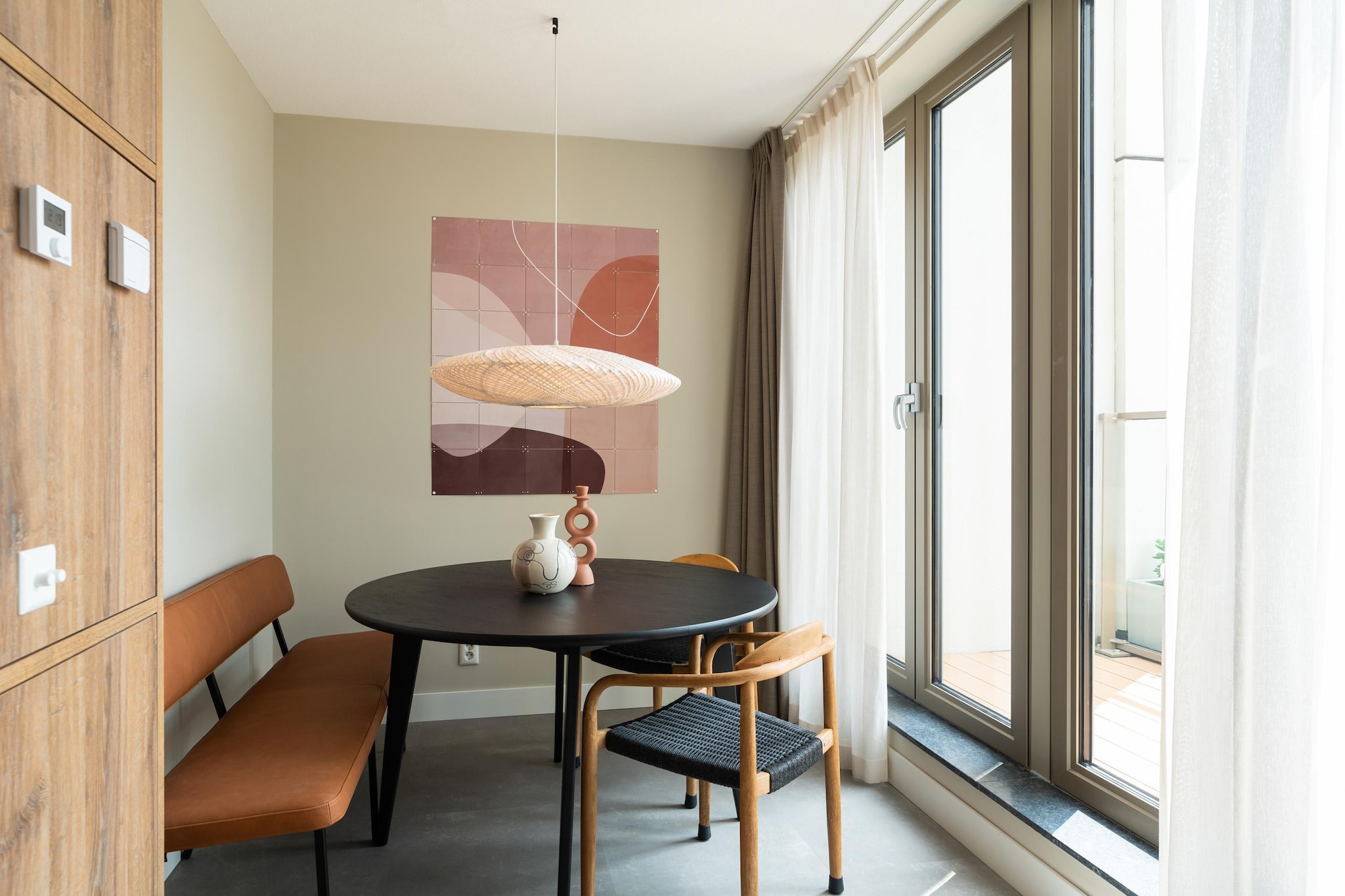 These 2-bedroom apartments, each spanning 60 m², offer a compact yet comfortable living space, ideal for up to 3 guests. Perfect for smaller families or two individuals sharing a space, the apartments provide the convenience of private bedrooms while offering a welcoming atmosphere. The interior combines natural colors, materials, and contemporary technology, creating a serene and inviting environment. Whether you're staying for a short trip or an extended visit, these apartments are designed for your comfort.
The apartment includes a fully equipped kitchen, a dining area, a cozy sofa, and a large SMART TV with Chromecast for your entertainment. The master bedroom features a double bed, a second SMART TV with Chromecast, a desk, and ample closet space. The second bedroom offers a full-size single bed and additional closet storage. The spacious bathroom is complete with a shower, a vanity unit with drawers, and a heated mirror. There is also a separate toilet and a laundry room with a washing machine and dryer for your convenience. A 4 m² balcony offers an outdoor space to relax.
Sustainability is a key feature, as the electricity and heat during your stay are mainly generated by solar collectors, highlighting the environmentally friendly approach of BizStay Walden. This makes the apartment a great choice for those seeking a modern and eco-conscious living space.