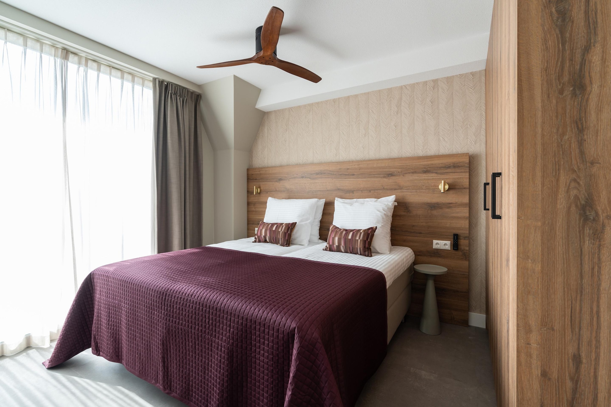 Ground floor: (Living room(TV(smart TV), dining table, seating area, chromecast), open kitchen(hob, hood, coffee machine, combination microwave, dishwasher, fridge-freezer, dishes and cutlery, Cooking basics), pantry(washing machine), bedroom(double bed box, TV(smart TV), chromecast), bedroom(double bed box, TV(smart TV), chromecast), bedroom(single box bed), bathroom(shower(walk-in shower), washbasin, toilet), Internet access)\n\ntumble dryer, washing machine, balcony, air conditioning, fitness equipment, hairdryer