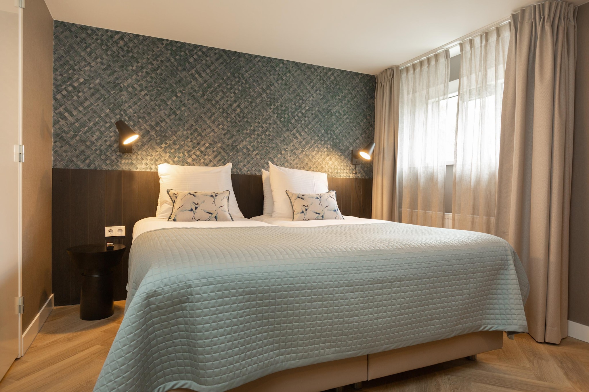 Ground floor: (Living room(TV(smart TV), seating area, chromecast), open kitchen(hob, hood, coffee machine(espresso), combination microwave, dishwasher, fridge-freezer, dishes and cutlery, Cooking basics), pantry(washing machine), bathroom(shower(walk-in shower), washbasin, toilet), bathroom(shower, toilet), Internet access)\n\nOn the 1st floor: (bedroom(double bed box), bedroom(double bed box))\n\ntumble dryer, washing machine, heating, air conditioning, parking, hairdryer