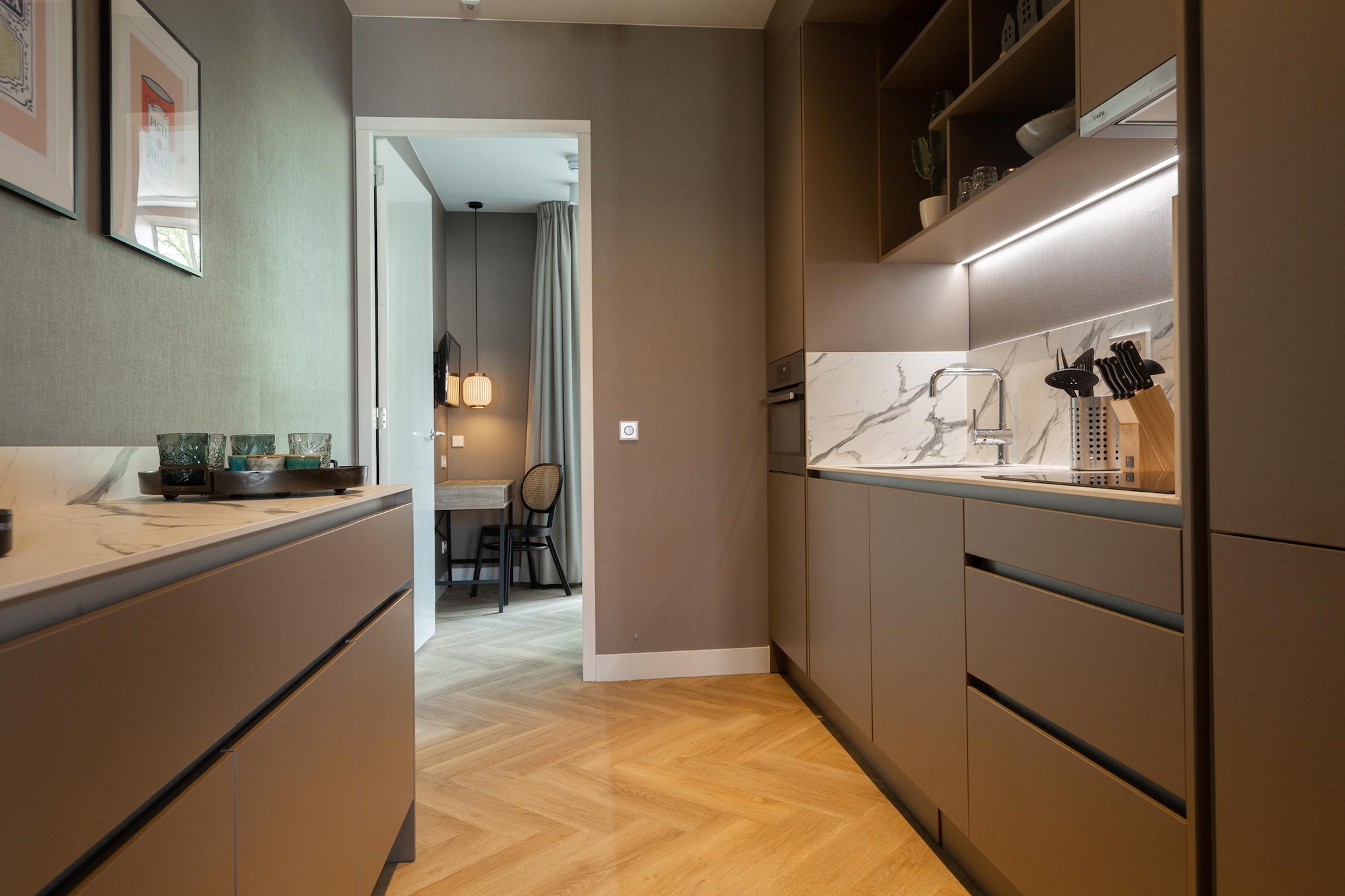 Ground floor: (Living room(TV(smart TV), seating area, chromecast), open kitchen(hob, hood, coffee machine, combination microwave, dishwasher, fridge-freezer, dishes and cutlery, Cooking basics), pantry(washing machine), bedroom(double bed box), bedroom(double bed box), bathroom(shower(walk-in shower), washbasin, toilet), bathroom(shower, washbasin, toilet), Internet access)\n\ntumble dryer, washing machine, heating, air conditioning, parking, hairdryer