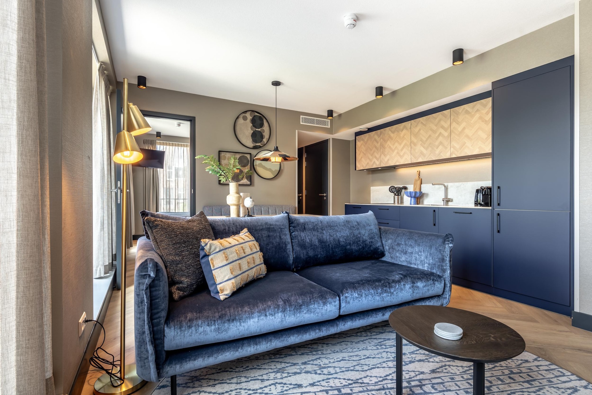 A property along with an inviting atmosphere, this spacious apartment is ideal for up to 2 guests, offering one comfortable bedroom with box-spring beds and ample closet space. The living area features a cozy sofa, perfect for relaxing, and a large SMART TV with Chromecast for entertainment. The apartment is pet-free and non-smoking, providing a serene environment. Additionally, the unit is air-conditioned, ensuring comfort year-round with both heating and cooling functions. There are laundry facilities, including a washer and dryer, along with a modern bathroom with a shower. Guests can enjoy high-speed internet, making it a great choice for both leisure and business stays.

Located in the heart of Delft, the apartment is just a short walk from the central station, providing quick access to The Hague and Rotterdam. The immediate surroundings feature picturesque canals, charming cafes, and a variety of restaurants. Additionally, popular attractions like the TU Tech Campus and the International School Delft are within a few minutes' reach. Guests can also explore nearby markets and local shops for a true taste of the areaâ€™s culture. Rotterdam The Hague Airport is conveniently located only 20 minutes away, ensuring easy access for travelers.

The apartment comes with a fully equipped kitchen, including a Nespresso coffee maker for a delightful start to the day. The open layout encourages comfort and convenience, with a dining area and a cozy sofa. A separate toilet adds convenience, while the modern bathroom with a heated mirror ensures a touch of luxury.