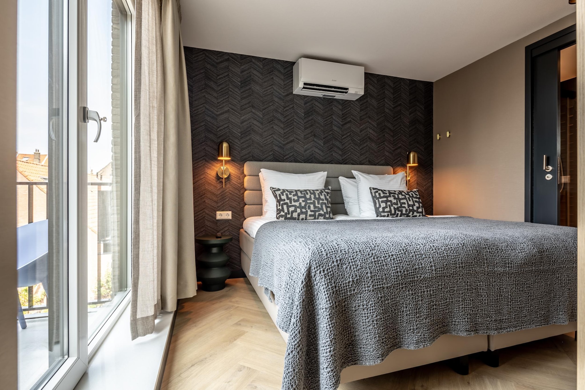 Playful and luxurious apartment in heart of Delft.