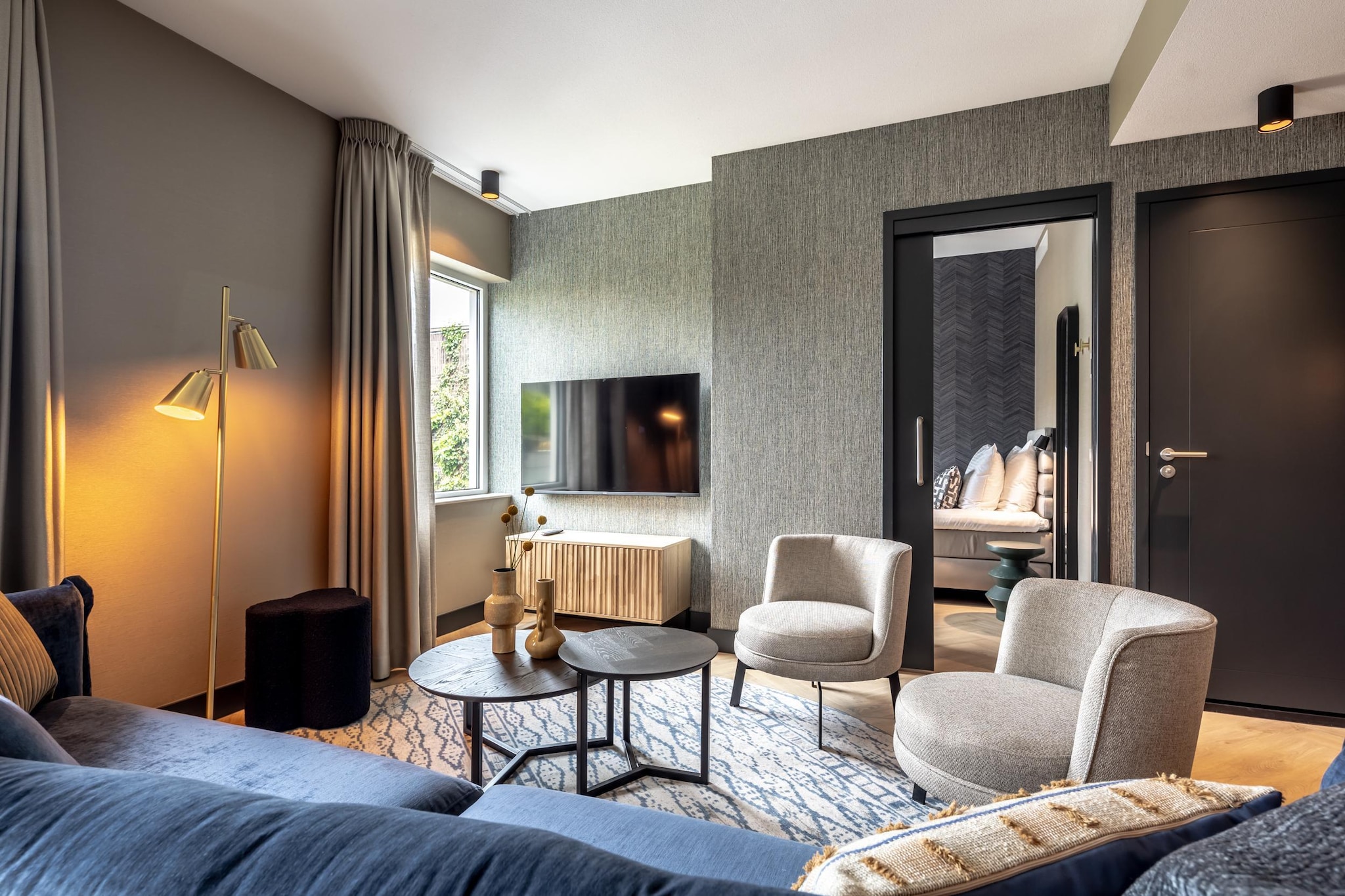 This stylish 2-bedroom apartment, spanning 60mÂ², is an ideal choice for families with children. The apartment comfortably accommodates up to 4 guests, featuring a cozy living room with a SMART TV and Chromecast for entertainment, along with a desk for work purposes. One of the bedrooms is equipped with a bunk bed, perfect for children, while both bedrooms offer comfortable beds for a restful sleep. The apartment includes a fully equipped kitchen with a dining area, making it easy to enjoy family meals together. Air conditioning ensures year-round comfort, offering both heating and cooling options.

The apartment is located in a safe and vibrant area, ideal for families looking to experience the city. With nearby cafes, shops, and attractions, it offers convenience and ease. Guests can explore the local area, enjoy nearby parks, or visit family-friendly cultural sites. Public transportation is easily accessible, ensuring you can explore the city and beyond. The apartment is also located close to key amenities and travel connections, making it easy to reach popular destinations.

Additional amenities include a stylish bathroom with a shower, vanity unit with drawers, and a heated mirror. A separate toilet is located in the hallway, while the apartment also offers convenient laundry facilities with a washing machine and dryer. A reliable high-speed internet connection is provided, ensuring seamless connectivity throughout your stay. The apartment is a perfect alternative to a hotel room, providing a home-like atmosphere for families to relax and enjoy their time together.