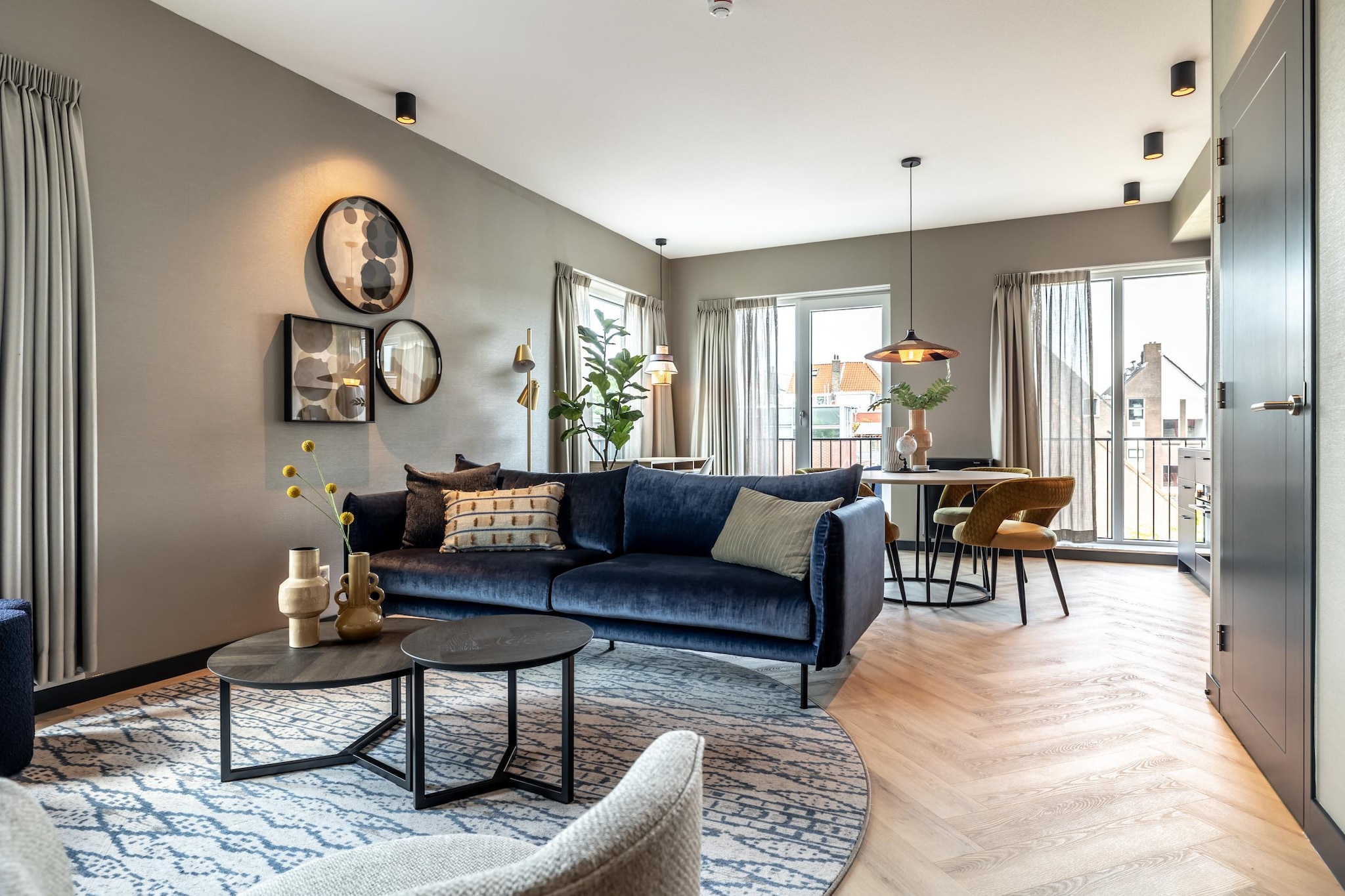 These spacious, light-filled apartments offer a vibrant atmosphere with views of the beautiful city of Delft. The apartment features a fully equipped kitchen with a cozy dining area, while the living room provides comfort with a SMART TV and Chromecast. A desk is available, making the apartment a perfect space for work, and a reliable high-speed internet connection is provided for seamless connectivity.

The apartment includes two bedrooms with comfortable box-spring beds, each equipped with a SMART TV and Chromecast, ensuring relaxation and entertainment. The stylish bathroom features a shower, a vanity unit with drawers, and a heated mirror, while a separate toilet is located in the hallway. Additional conveniences include a washing machine, dryer, and air conditioning that both heats and cools, ensuring comfort year-round.

A small balcony provides the perfect outdoor spot to enjoy the fresh air. The apartment comfortably accommodates up to 4 guests, making it ideal for both short and long stays. Whether youâ€™re visiting for business or leisure, this apartment offers all the amenities for a comfortable and convenient stay.