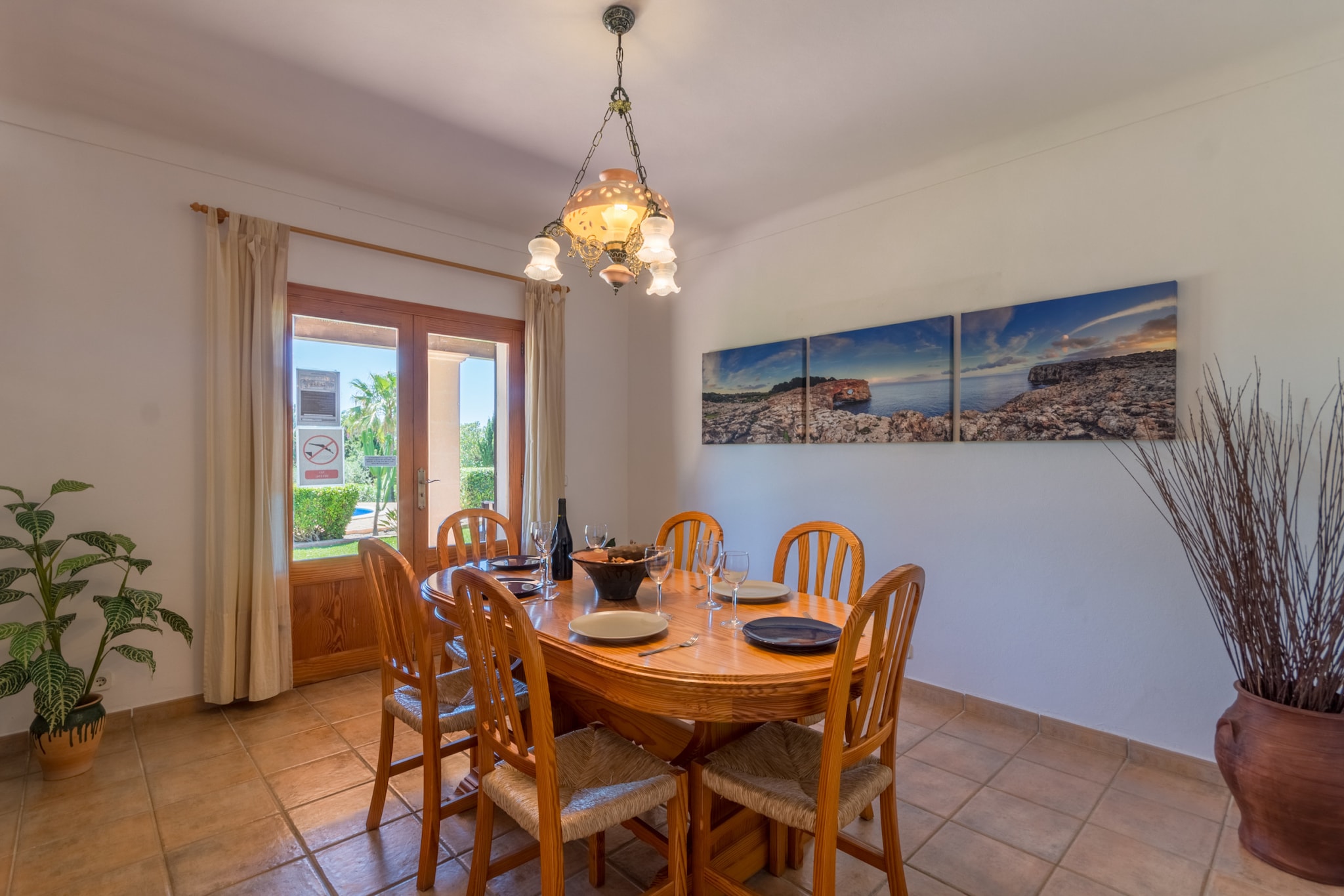 Nestled in a beautiful rural area of Felanitx, this fully equipped villa, S'hort d'Or offers a comfortable retreat for up to 6 guests, with mountain and garden views and easy access to Mallorcaâ€™s southeast coast. Just 1â€¯km from Cala Sa Nau and Cala Mitjana, and close to Cala Ferrera, Cala Serena, and the Golf Platz Cala dâ€™Or, itâ€™s ideal for beach lovers and golf enthusiasts alike.

The villa spans 172â€¯mÂ² and features 3 air-conditioned bedrooms, 2 bathrooms, and a spacious 350â€¯mÂ² terrace with outdoor furniture, barbecue, and private swimming poolâ€”perfect for relaxing in the sun or dining under the stars. The fenced plot and natural garden make it a great choice for families.

Inside, enjoy a cozy living space with fireplace, satellite TV (Spanish, English, German), Wi-Fi, and a fully equipped electric kitchen with microwave, oven, dishwasher, coffee machine, toaster, kettle, and juicer. Additional amenities include a washing machine, iron, safe, hair dryer, balcony, central heating, and open-air parking.

Located just 3â€¯km from Cala dâ€™Or, and close to restaurants, supermarkets, and natural attractions like Parc Natural Cala MondragÃ³, this villa offers a family-friendly escape with both tranquility and convenience. Day trips to Portocolom, Agualand water park, or Katmandu theme park are easily within reach.
The rental license number is VT/454