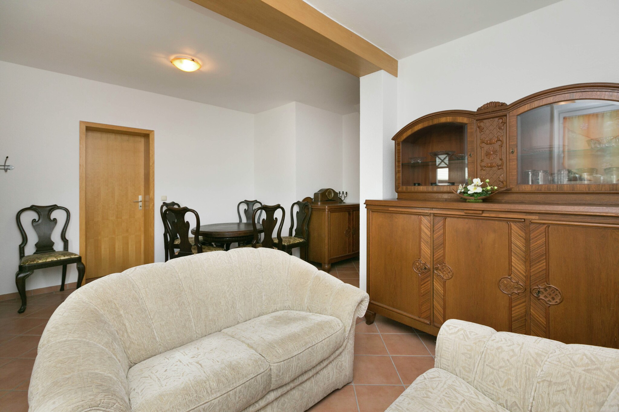 The holiday apartment is located in the heart of the Vulkaneifel, near the town of Daun with its many tourist attractions. The landscape of the Eifel was shaped by volcanic activity in the past. The lava bomb and the volcano museum near Strohn provide insights into this. 

In Bad Bertrich, you will find the Glauber's salt thermal baths with a thermal pool and sauna. The varied landscape of the Vulkaneifel offers you the opportunity for relaxing walks, e.g. on the 40 km long Eifelkrimi hiking trail, or beautiful bike rides, e.g. on the Mosel-Maare cycle path. The Janshen poultry farm in Ellscheid is a great destination for a day trip. It is only 2 km from Winkel and offers a fantastic view of the surrounding area. 

Trier (the oldest city in Germany, birthplace of Karl Marx and location of the Porta Nigra) and Koblenz (Roman city on the Moselle and the romantic Rhine) are approx. 65 km from Winkel. 

Please note that the photos shown are for orientation purposes only and the final furnishings are still to be added!