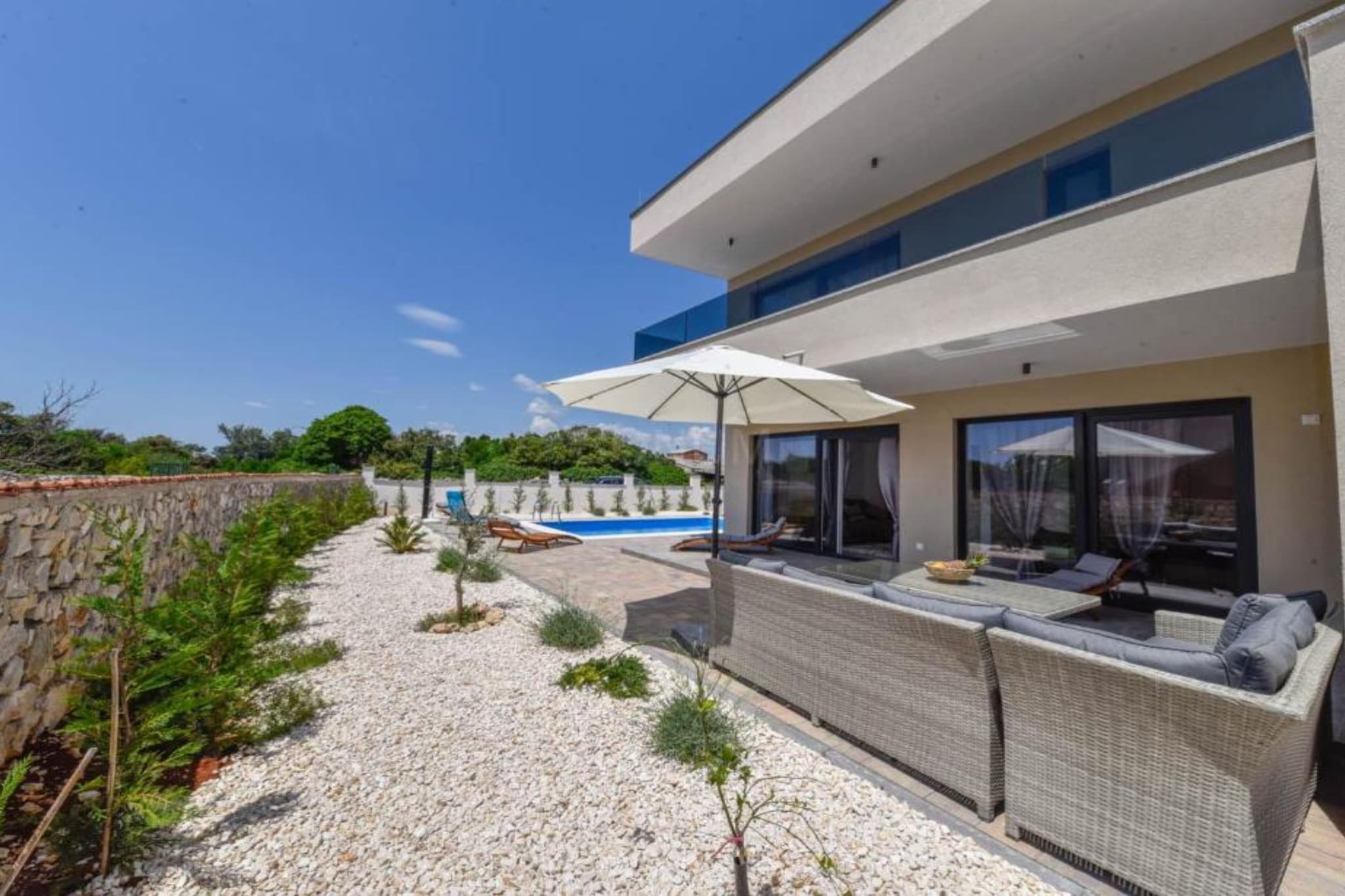 Villa Sunrise with Outdoor Pool - Four Bedroom Villa with Pool-Buitenlucht