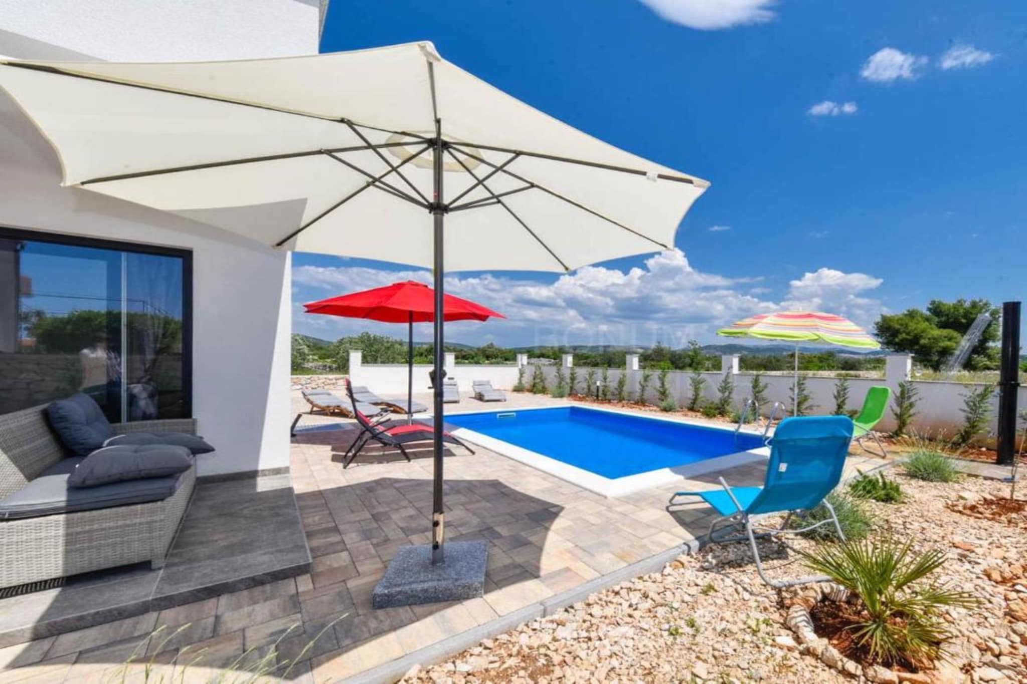 Villa Sunrise with Outdoor Pool - Four Bedroom Villa with Pool-Buitenlucht