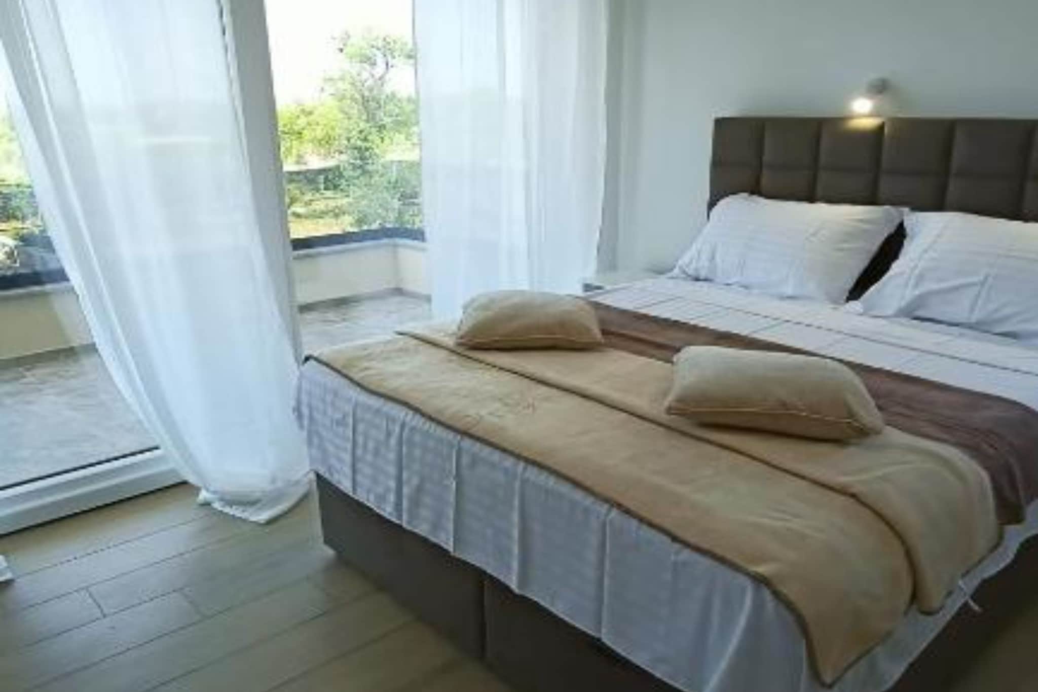 Villa Sunrise with Outdoor Pool - Four Bedroom Villa with Pool-Slaapkamer
