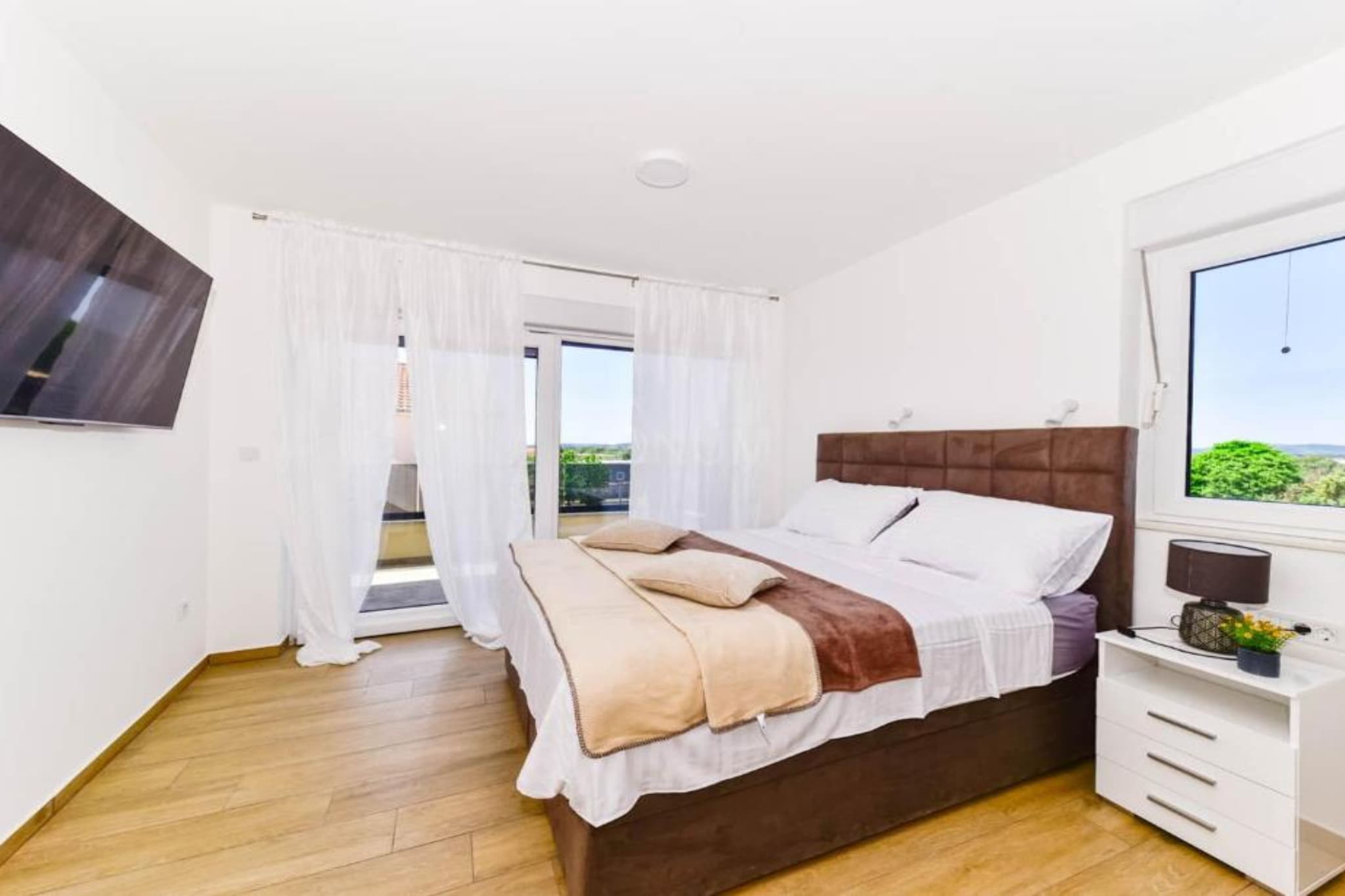 Villa Sunrise with Outdoor Pool - Four Bedroom Villa with Pool-Slaapkamer
