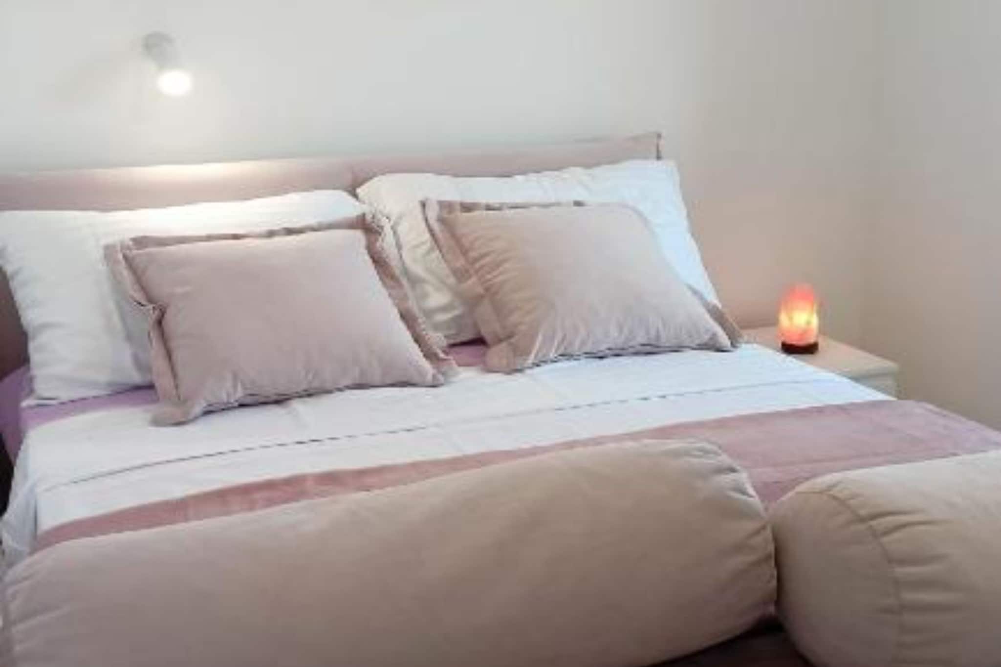 Villa Sunrise with Outdoor Pool - Four Bedroom Villa with Pool-Slaapkamer
