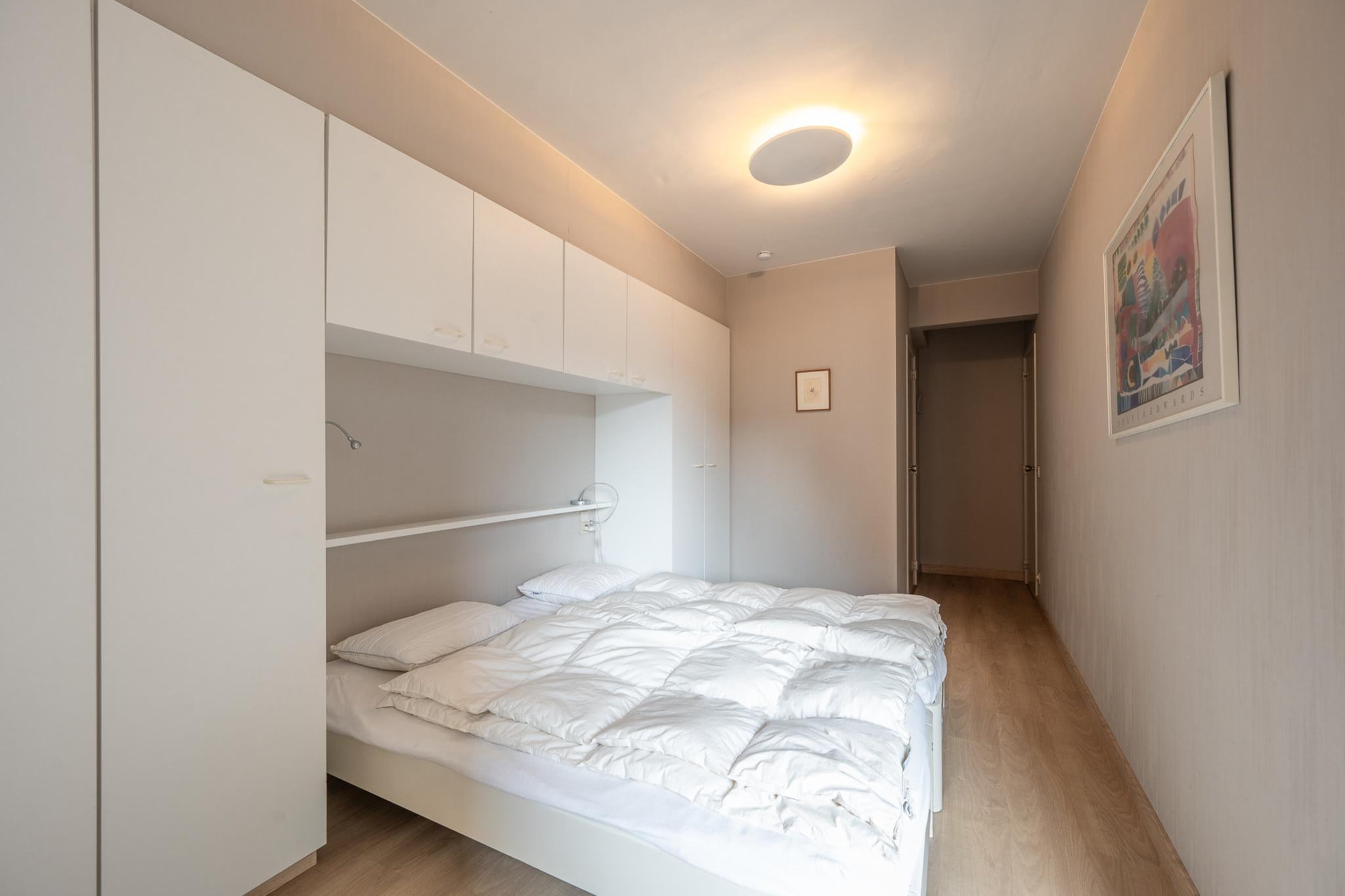 On the 1st floor: (Kitchen(hob(electric), electric kettle, toaster, coffee machine(cups, filter), combination microwave, dishwasher), Living/diningroom(TV(digital), dining table, seating area), bedroom(single bed(90 x 200 cm), single bed(90 x 200 cm)), bedroom(double bed(180 x 200 cm)), bedroom(single bed(90 x 200 cm), bunk bed), bathroom(shower), bathroom(bathtub with shower, washbasin, toilet), Internet access)\n\nbalcony or terrace, patio, bicycle storage, parking, ironing board, iron