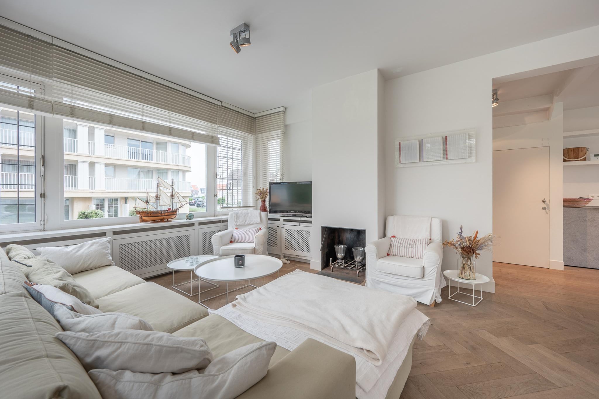 This beautiful villa, located in a quiet side street just a short stroll from the Alberstrand, offers the perfect blend of comfort and coastal charm. With stunning lateral sea views, this spacious home provides a bright living room with an open kitchen, creating a welcoming space for relaxation and entertainment. The living area leads to a tranquil rear terrace, ideal for enjoying outdoor meals or simply unwinding with a view.

Located near the seaside and within easy reach of Knokke-Heistâ€™s charming center, youâ€™ll have plenty to explore. Stroll to the nearby beach for a relaxing day by the sea, or visit the scenic Zwin Nature Park for a peaceful escape into nature. The vibrant town center offers a variety of shops, cafes, and restaurants, while the Knokke Casino provides entertainment for an exciting evening out.

On the first floor, youâ€™ll find two generously sized bedrooms, one of which is equipped with an en-suite bathroom, while a second shower room adds convenience. A third additional bedroom is located on the second floor, offering plenty of space for family or friends. For added convenience, the villa includes a garage and a parking space, ensuring stress-free parking. Bicycle storage is also available, allowing you to explore the area on two wheels.

Kindly note that the booking is subject to the hostâ€™s approval. The host will reach out to you shortly to confirm the details.

