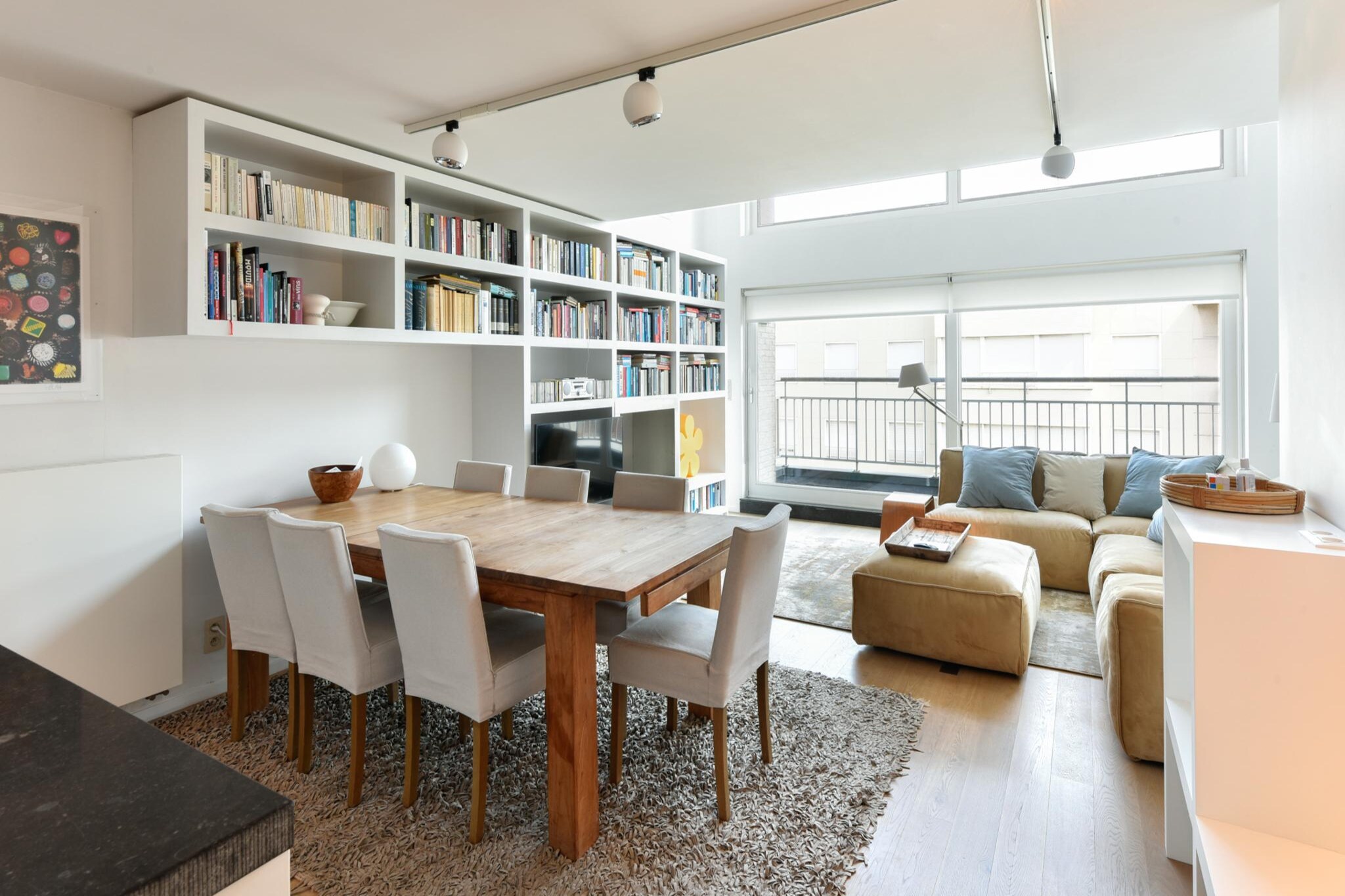 This sublime duplex apartment, located on the 5th and 6th floors of a charming building on Albert Beach, offers a unique and spacious layout with beautiful dÃ©cor throughout. Ideal for families or groups, this apartment provides the perfect blend of style and comfort.

Located near Albert Beach, this apartment is just a short stroll from the sandy shores, while also being close to Knokke-Heistâ€™s main attractions, including the vibrant town center, scenic nature parks, and the renowned Knokke Casino. This apartment offers the perfect base for your seaside getaway, blending comfort, luxury, and an unbeatable location!

On the 5th floor, youâ€™ll find a stunning living room with soaring ceilings, a large open kitchen, and a master bedroom with a private bathroom and access to a terrace. The expansive windows offer breathtaking sea views, creating a peaceful and relaxing atmosphere. On the 6th floor, a second lounge provides a fun space for children, while two additional bedrooms with double beds offer plenty of space for a restful stay. A separate shower room and a storage room with a washing machine and dryer complete the upper level. A double garage in the underground parking provides ample space for your vehicles, with the added convenience of a charging station for your electric car. Bicycle storage is also available, allowing you to explore the area on two wheels.

Kindly note that the booking is subject to the hostâ€™s approval. The host will reach out to you shortly to confirm the details.

