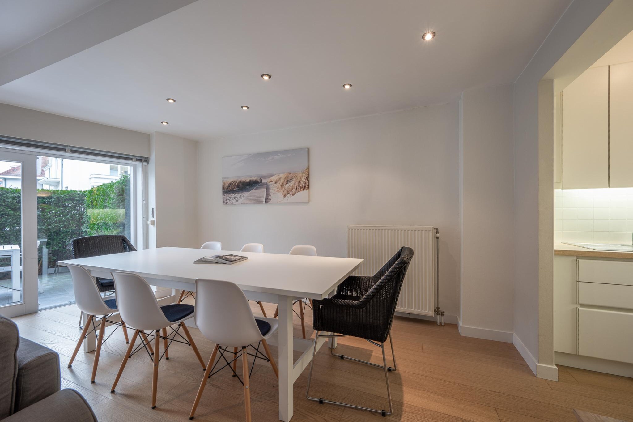 This delightful 2-bedroom ground floor apartment is located in the peaceful Bergamo residence on the Jozef Nellenslaan, nestled between the casino and Duinbergen. The apartment offers a tranquil retreat on the quieter side of Nellenslaan, perfect for those seeking a relaxing getaway.

The apartment is just a short stroll from the renowned casino, local shops, and Duinbergen beach, making it a great base to explore the area. Guests can enjoy a relaxed walk along the beach or visit nearby attractions such as the Knokke nature reserves, shopping streets, and excellent dining spots. The apartment also includes modern amenities such as a washing machine, Wi-Fi, and a comfortable living space.

The bright living room opens onto a large sun terrace, ideal for enjoying the outdoors. The open kitchen is fully equipped with modern appliances, and thereâ€™s a separate toilet in the hall for convenience. The two comfortable bedrooms offer ample space: the master bedroom features a double bed and an adjoining bathroom, while the second bedroom is furnished with bunk beds and an adjoining shower room.

Kindly note that the booking is subject to the hostâ€™s approval. The host will reach out to you shortly to confirm the details.

