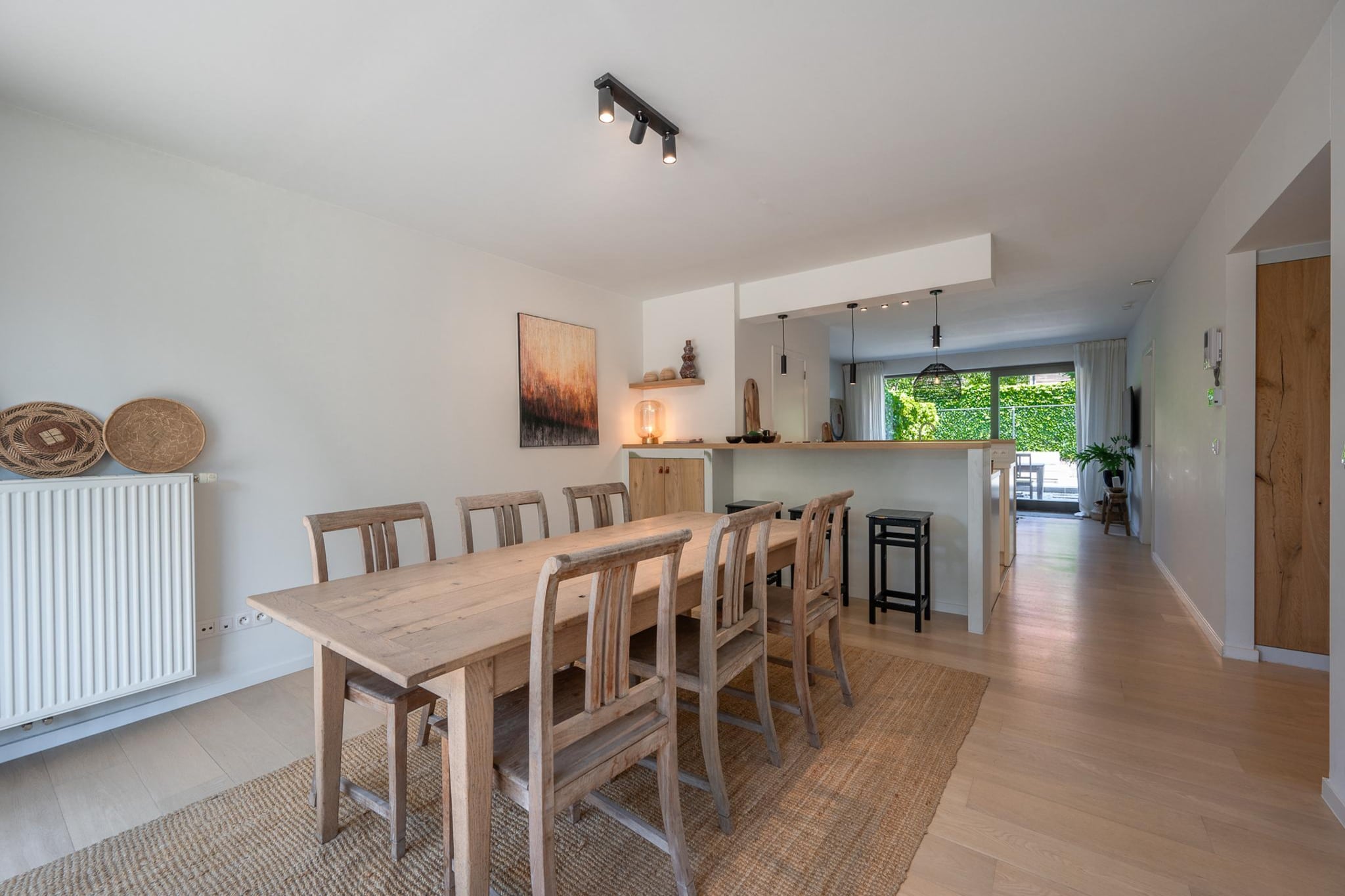 This inviting ground floor apartment, located in Duinbergen, offers a comfortable and convenient stay within walking distance of the beach. The bright living room opens up to a sunny garden, providing a perfect spot to relax and enjoy the coastal atmosphere. The kitchen is fully equipped with all the necessary appliances to make your stay hassle-free.

Duinbergen is known for its beautiful coastline, and you'll find shops, cafes, and restaurants nearby. The apartment also includes a bicycle storage area, making it easy to explore the surrounding area on two wheels.

The apartment features two spacious bedrooms, each designed for comfort, with one bedroom offering a double bed and the other a cozy double bed. The bathroom includes both a bath and a shower for added convenience. With a lovely garden, two terraces (front and rear), and a peaceful location, this apartment offers the ideal space for unwinding after a day at the beach or exploring the area. 

Whether you're here for a relaxing holiday or to enjoy outdoor activities, this apartment is perfectly situated for a memorable stay on the coast.

Kindly note that the booking is subject to the host’s approval. The host will reach out to you shortly to confirm the details.