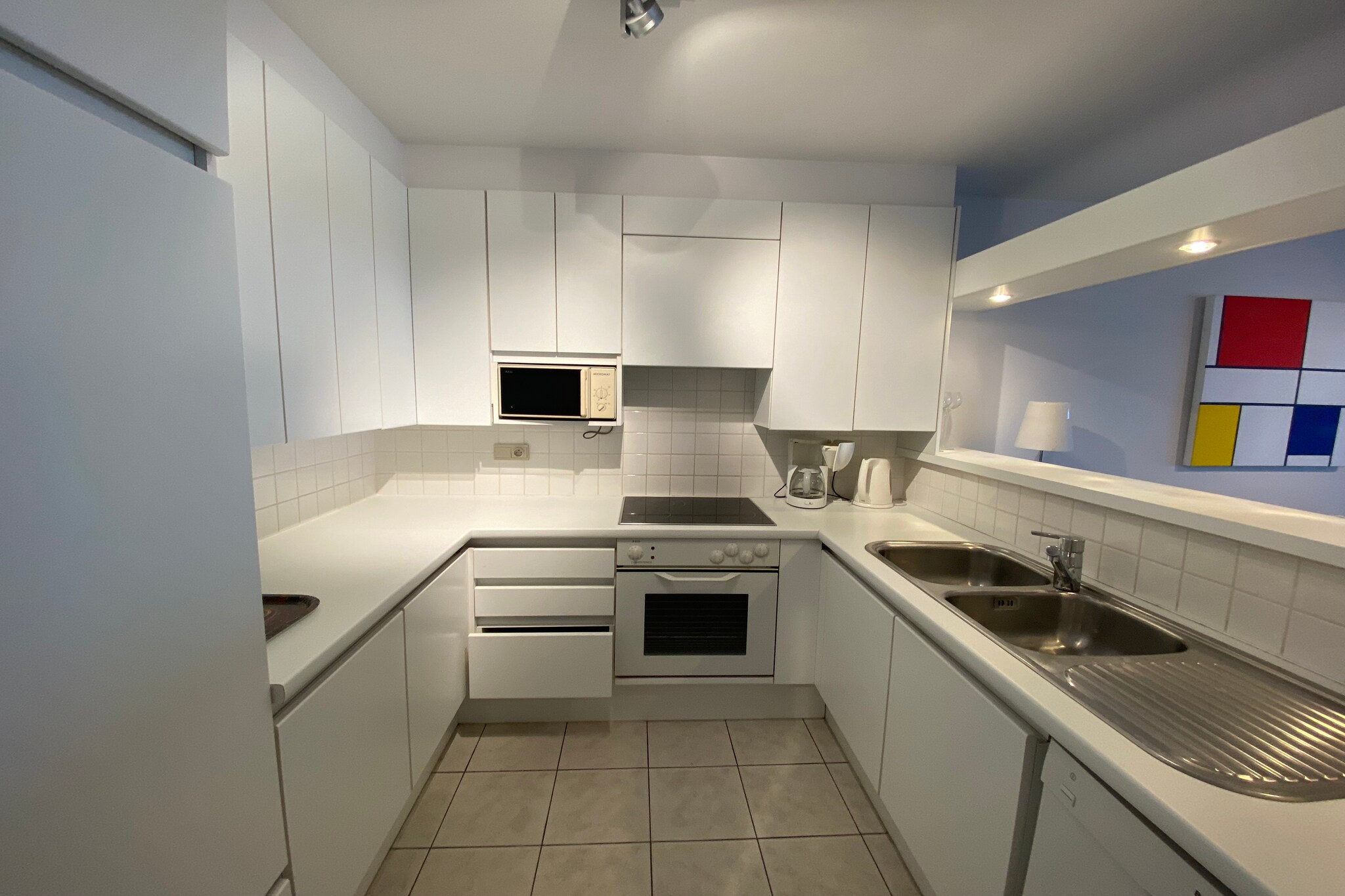 Enjoy a perfect seaside getaway in this charming 4th-floor apartment at Palm Beach residence, located right on Albert Beach. The spacious living room with panoramic sea views and the open kitchen with a balcony make it a relaxing coastal retreat. Start your day with breakfast and the sound of waves right outside your window.

The apartment includes two double bedrooms at the rear (one with en-suite), a third bedroom with bunk beds for kids, a separate shower room, and a guest toilet. A garage box and bicycle storage are provided for added convenience.

Equipped with free Wi-Fi, digital TV, washing machine, and a fully stocked kitchen (dishwasher, oven, microwave, coffee maker, toaster, kettle), this apartment combines home comfort with beachfront charm. Please note: booking requires host approval, youâ€™ll be contacted shortly to confirm your stay.