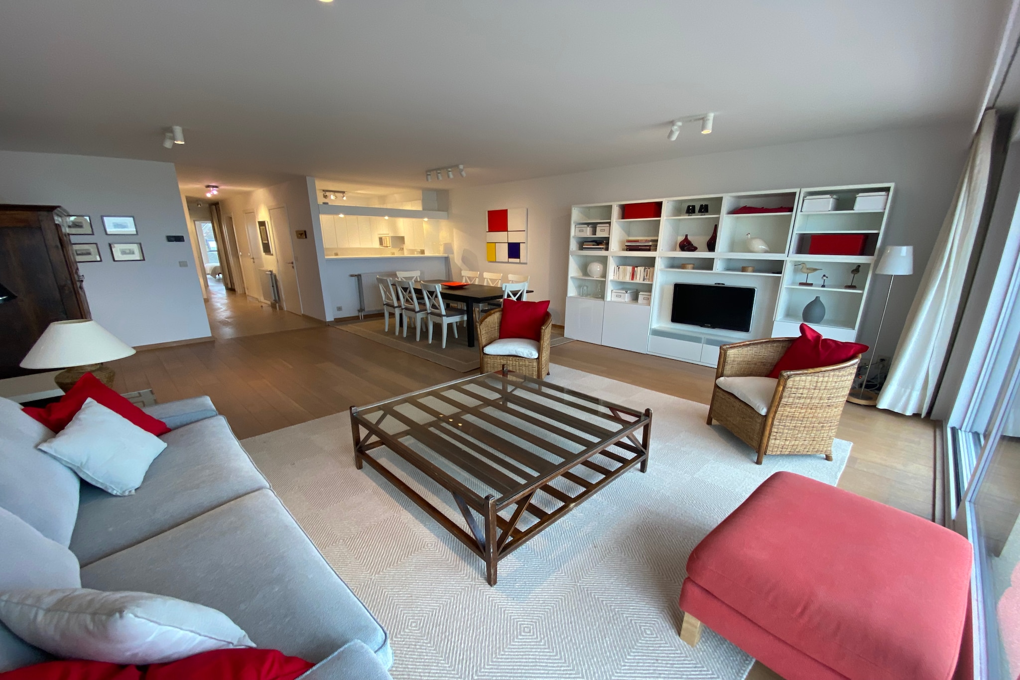 On the 4th floor: (open kitchen(hob(electric), electric kettle, toaster, coffee machine(filter), oven, microwave, dishwasher), Living/diningroom(TV(digital), dining table, seating area), bedroom(bunk bed), bedroom(double bed(160 x 200 cm)), Bedroom with bathroom(single bed(90 x 200 cm), single bed(90 x 200 cm), shower, washbasin), bathroom(bath tub, shower, washbasin, toilet), toilet(toilet), Internet access)\n\ngarage, washing machine, balcony, terrace, bicycle storage, Sea view