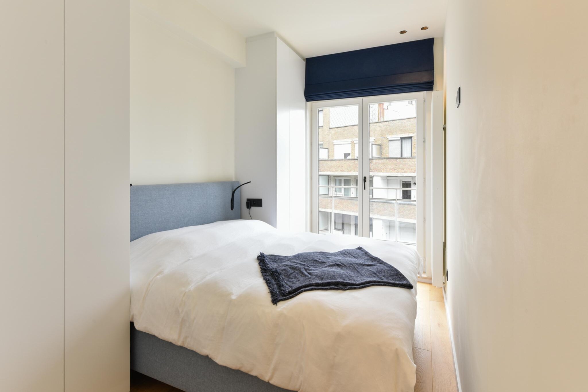 On the 5th floor: (Kitchen(hob(induction), toaster, coffee machine(filter, pads), oven, combination microwave, dishwasher, Juicer, Blender), Living/diningroom(TV(digital), dining table, seating area), bedroom(double bed(160 x 200 cm)), bedroom(double bed(180 x 200 cm)), bedroom(bunk bed), bathroom(shower, washbasin, toilet), bathroom(shower, washbasin, toilet), Internet access)\n\ngarage(Parking), tumble dryer, washing machine, patio, terrace, bicycle storage, ironing board, iron