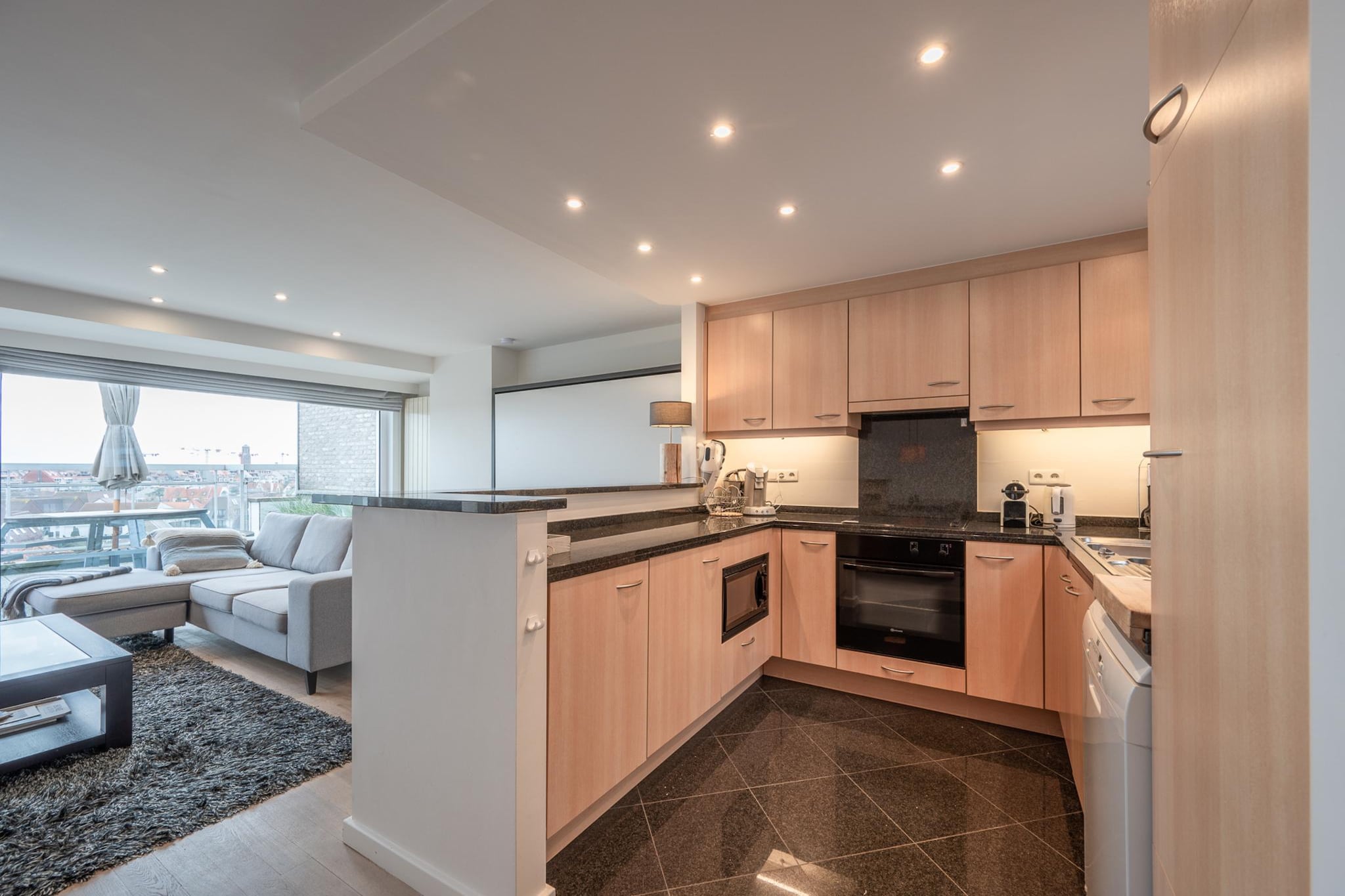 Experience modern living in this stylish 5th-floor rooftop apartment, ideally located between the Casino and lively Rubensplein. Enjoy two sun-filled terraces, perfect for morning coffee or evening relaxation, offering a vibrant city atmosphere throughout the day.
The bright living room with open kitchen opens to the front terrace on J. Nellenslaan, ideal for dining al fresco. The quiet rear hosts two double bedrooms: one with a shower cubicle, the other with an en-suite bathroom and access to a sunny terrace for a peaceful start to your day.
Comfort meets convenience with high-speed Wi-Fi, a gas fireplace, and a fully equipped kitchen featuring a dishwasher, oven, microwave, and coffee makers. An ironing board is included, and the apartment is smoke- and pet-free for a clean, refreshing stay. Just steps from beaches, cafés, and shops, it’s your perfect Knokke base.