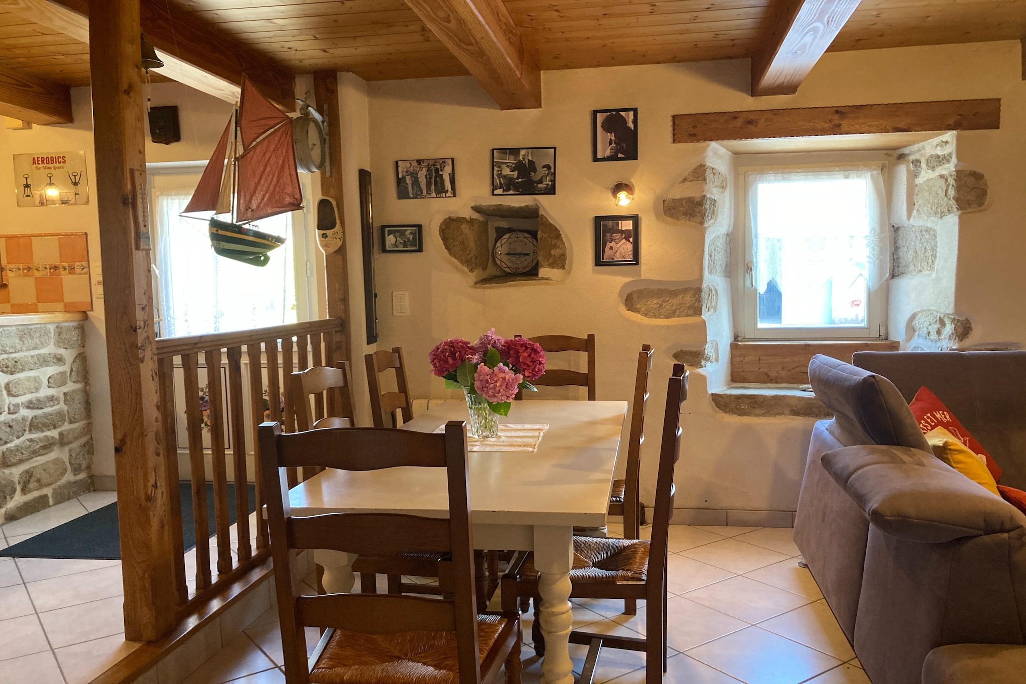 Jolie maison proche de la mer-Eetkamer
