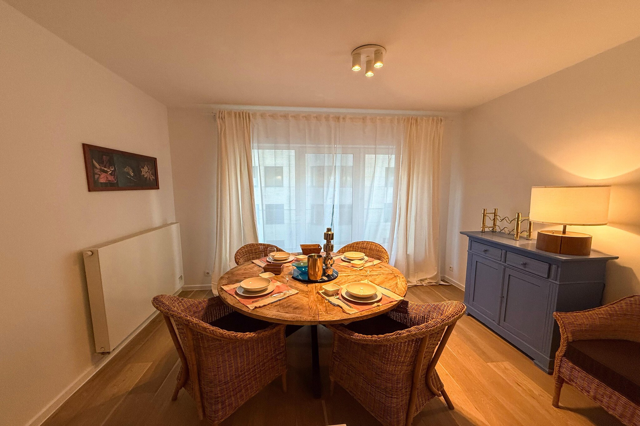 Ground floor: (Entrance(lift))\n\nOn the 5th floor: (Living room(seating area), open kitchen(hob, coffee machine, microwave, dishwasher, washbasin, dishes and cutlery), bedroom(double bed), Bedroom with bathroom(double bed, TV, bathtub with shower, washbasin), bathroom(shower, washbasin), toilet(toilet))\n\nbalcony or terrace, parking (paying)