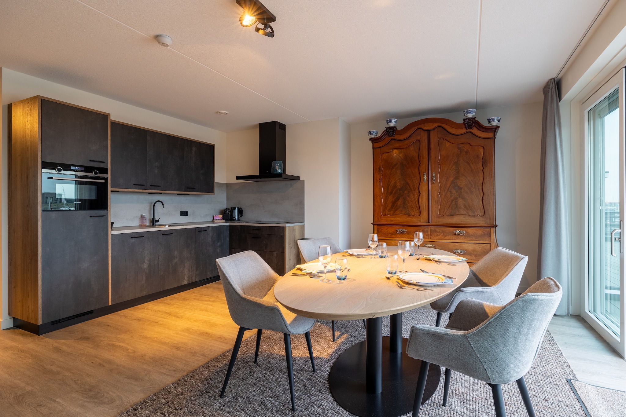 On the 1st floor: (Living room(TV, seating area, chromecast), Kitchen(stove, electric kettle, toaster, espresso machine, combination microwave, dishwasher, fridge-freezer, dishes and cutlery), bedroom(double bed(180 x 200 cm)), bathroom(shower, washbasin, toilet))\n\ntumble dryer, washing machine, garden(fenced), bicycle storage, garden furniture