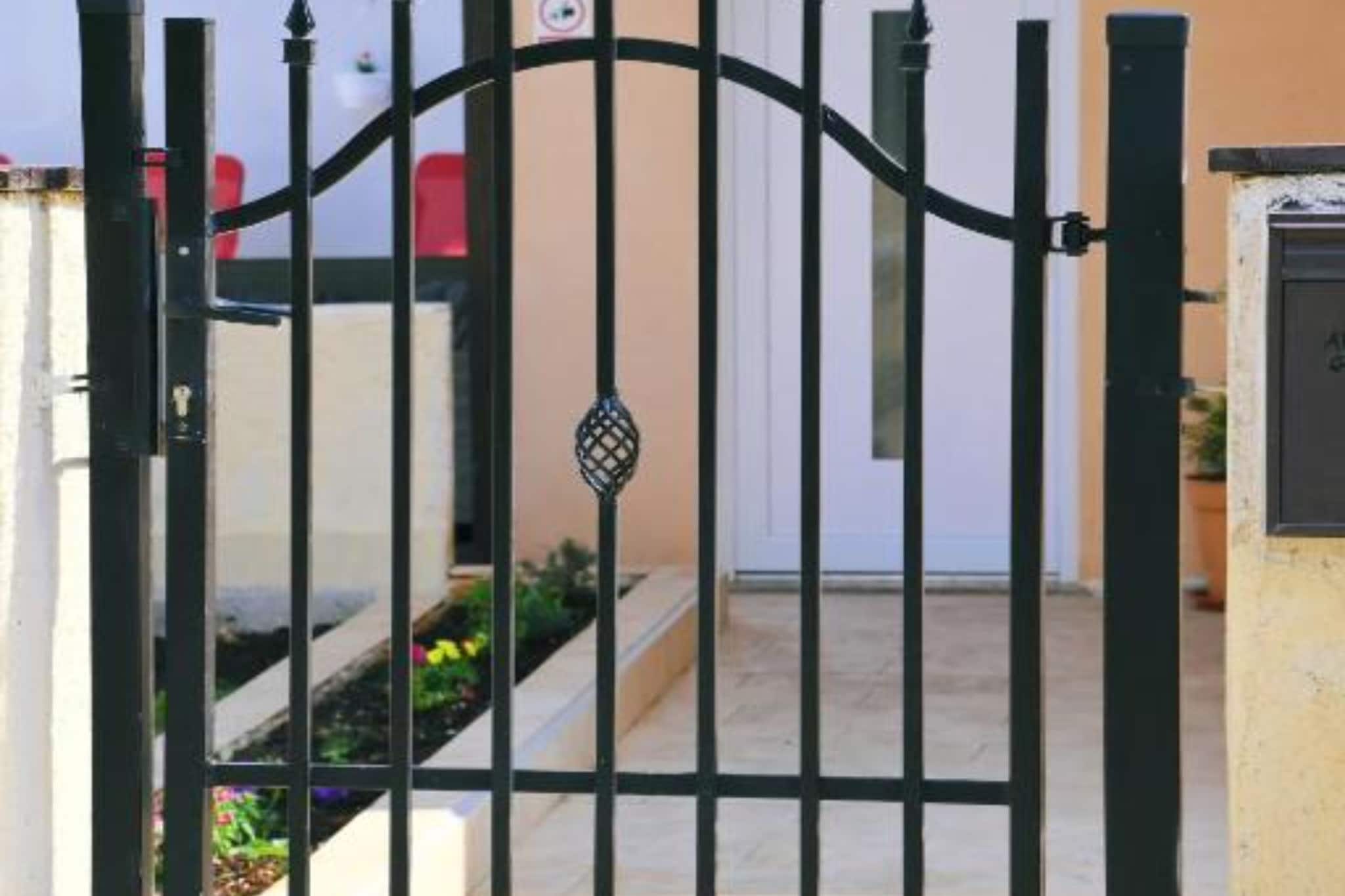 Holiday Home Mumy - Four Bedroom Holiday Home with Pool