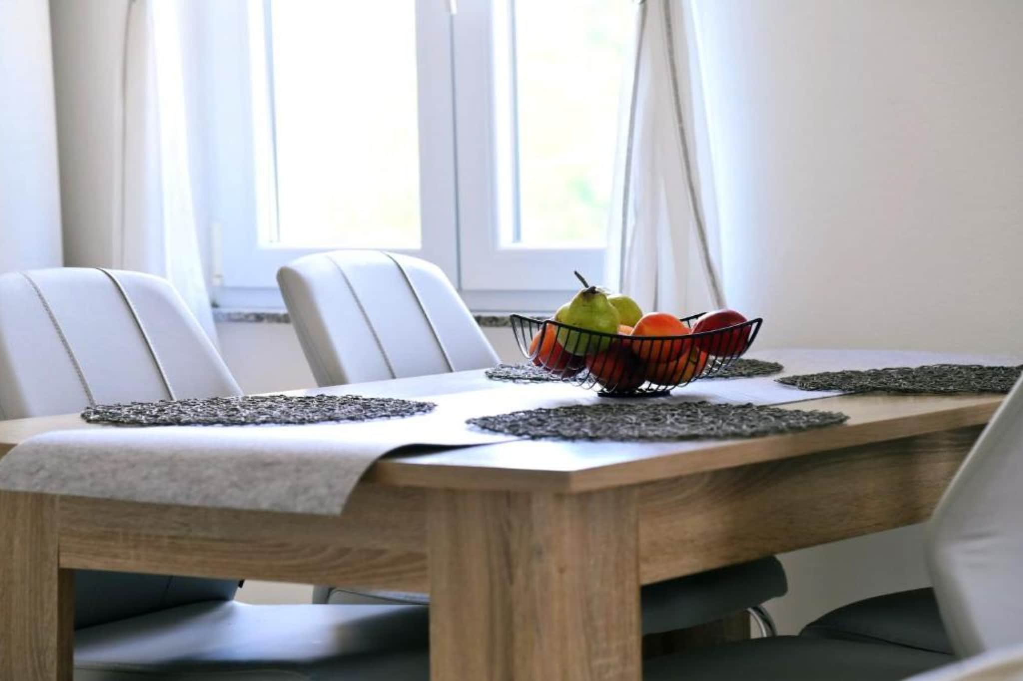 Holiday Home Mumy - Four Bedroom Holiday Home with Pool-Dining room