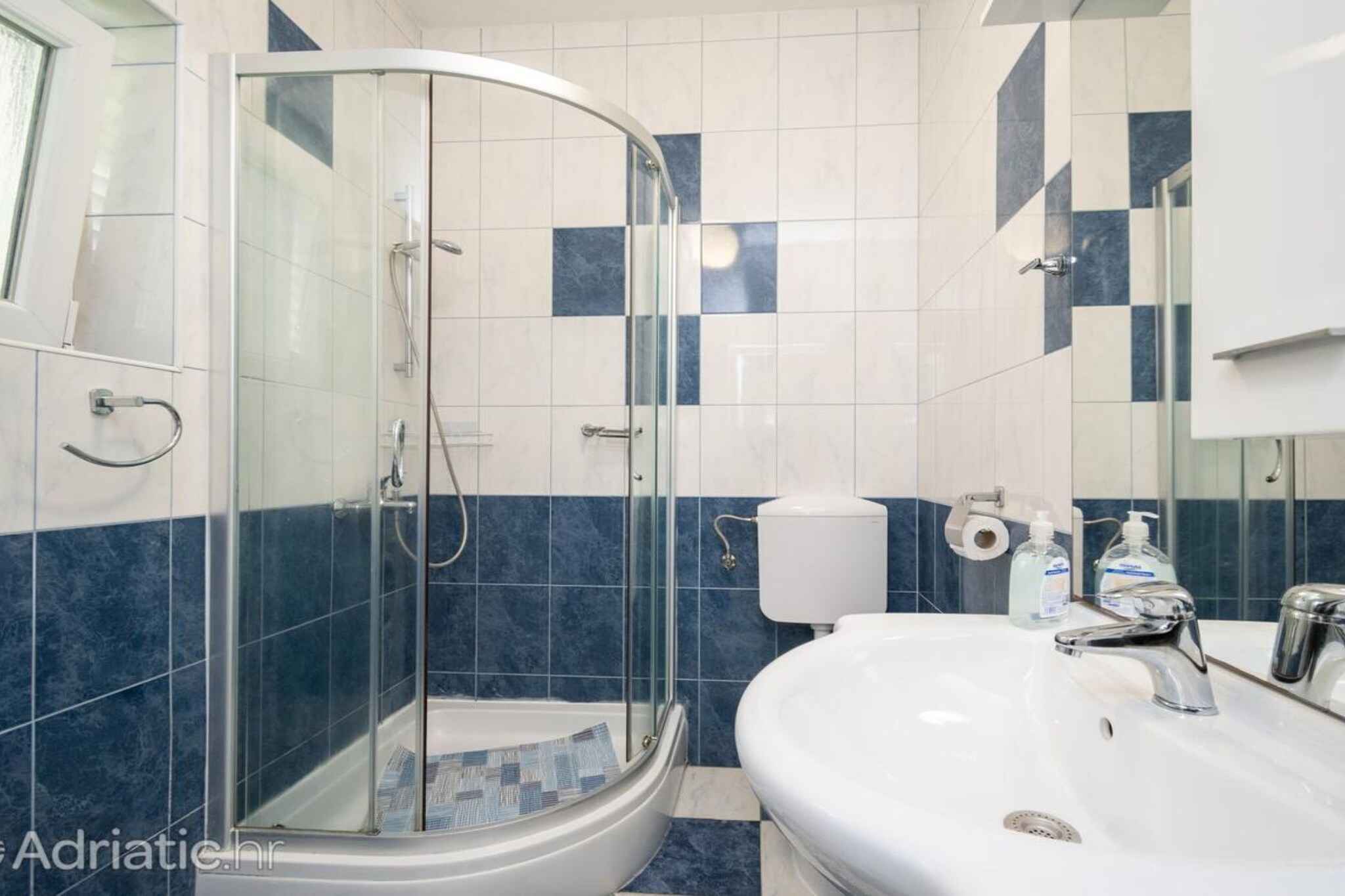 Holiday Home Violet - Three Bedroom Holiday Home-Salle de bain