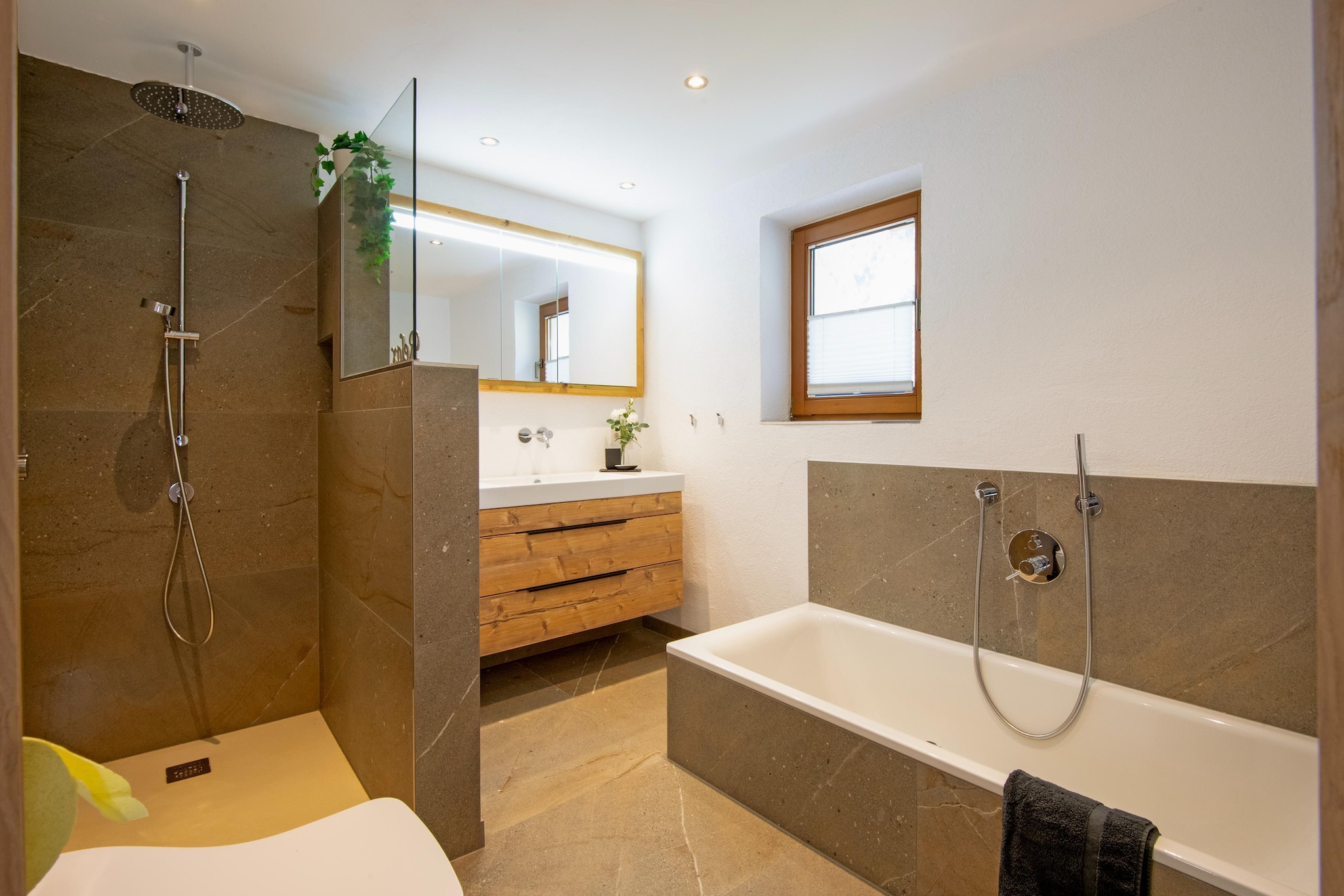 Exklusive Ferienwohnung mit Whirlpool-Badkamer